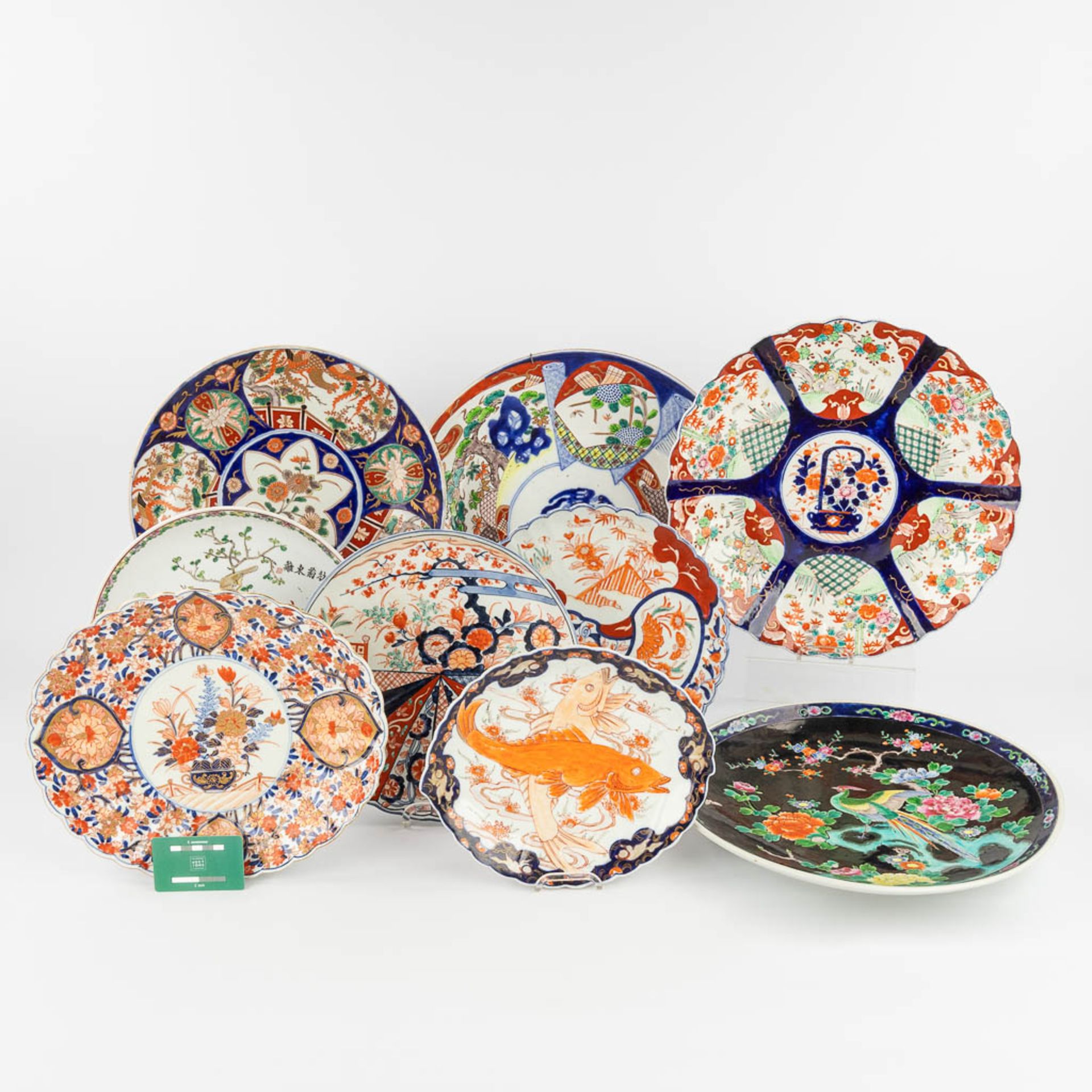 A collection of 9 plates of Chinese and Japanese origin with Imari decor. (D:45 cm) - Bild 2 aus 23