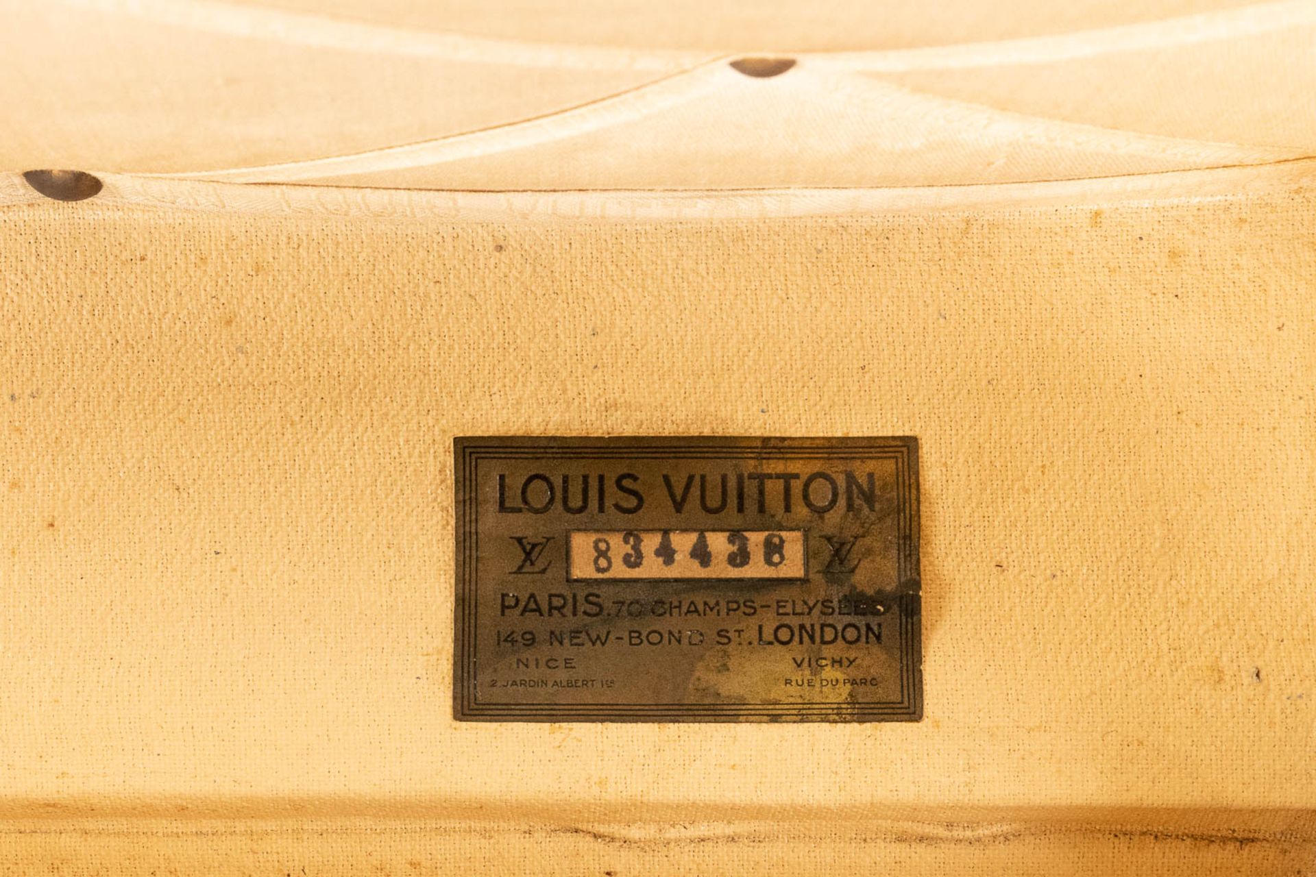 Louis Vuitton, an antique suitcase, marked M.A.L. (L:54 x W:102 x H:34 cm) - Bild 16 aus 17