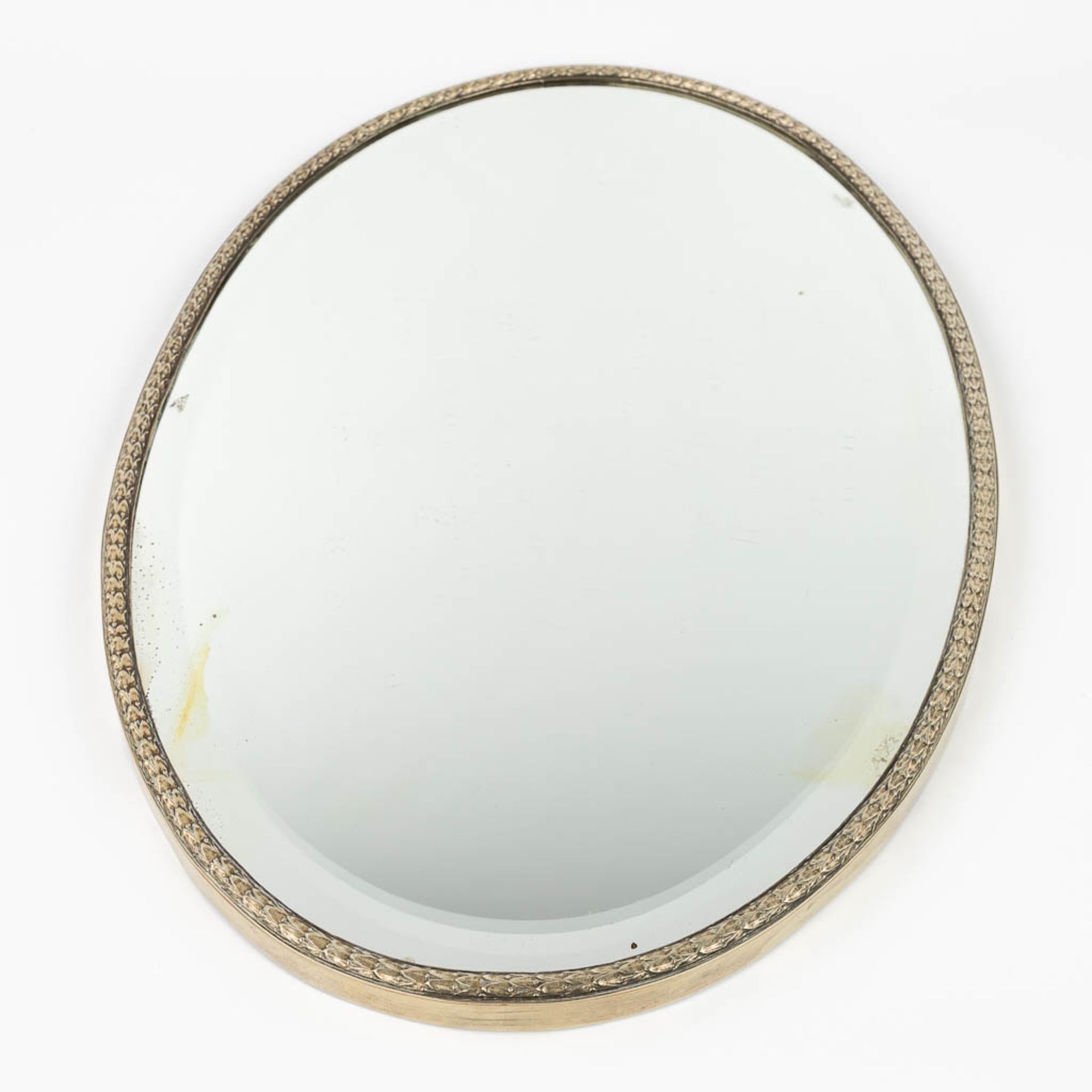 A serving tray with a mirror and silver rim. Not marked. (L:38,5 x W:60 x H:2 cm) - Image 4 of 13