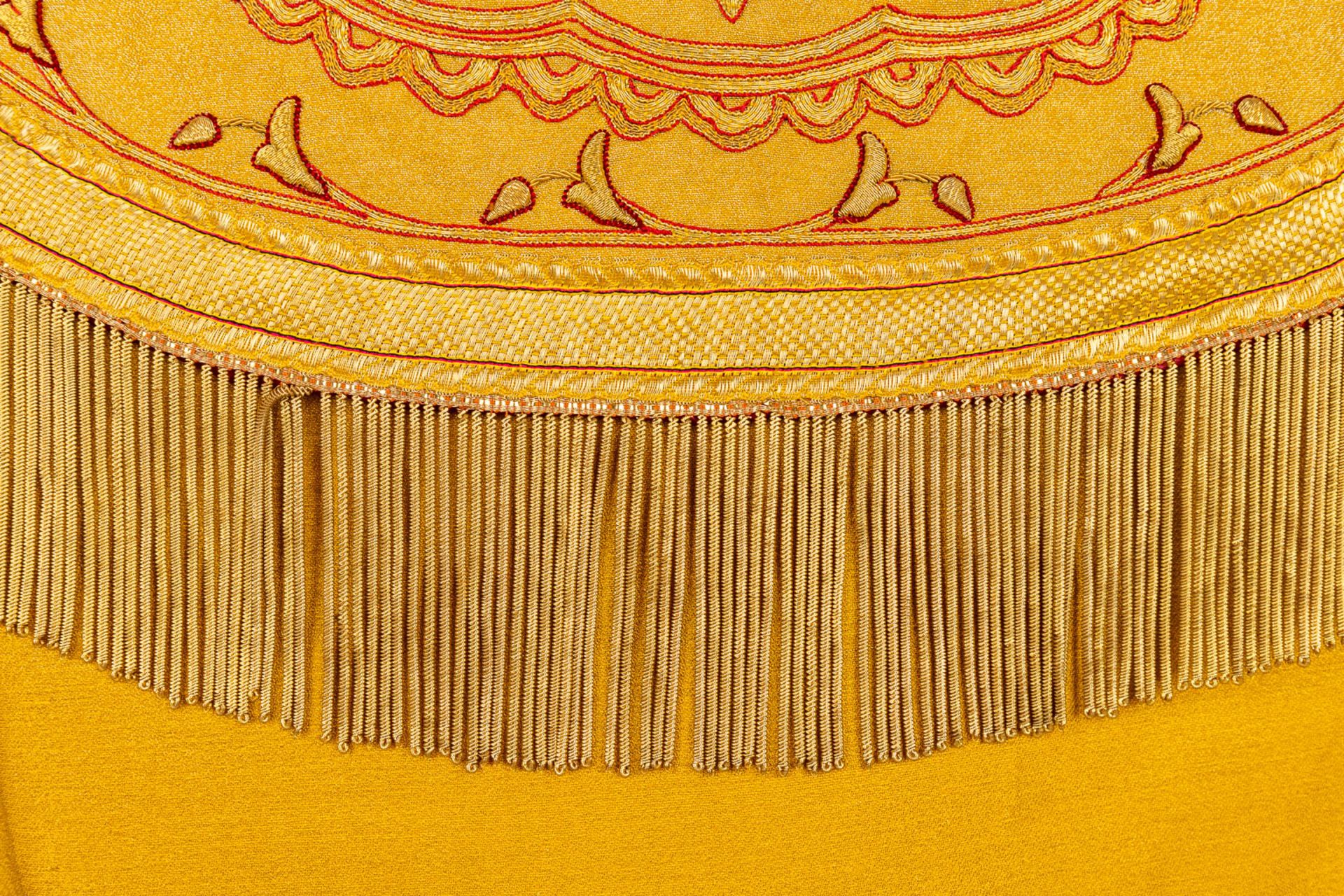 An antique Cope decorated with thick gold-threaded embroidery (H:130 cm) - Image 9 of 9