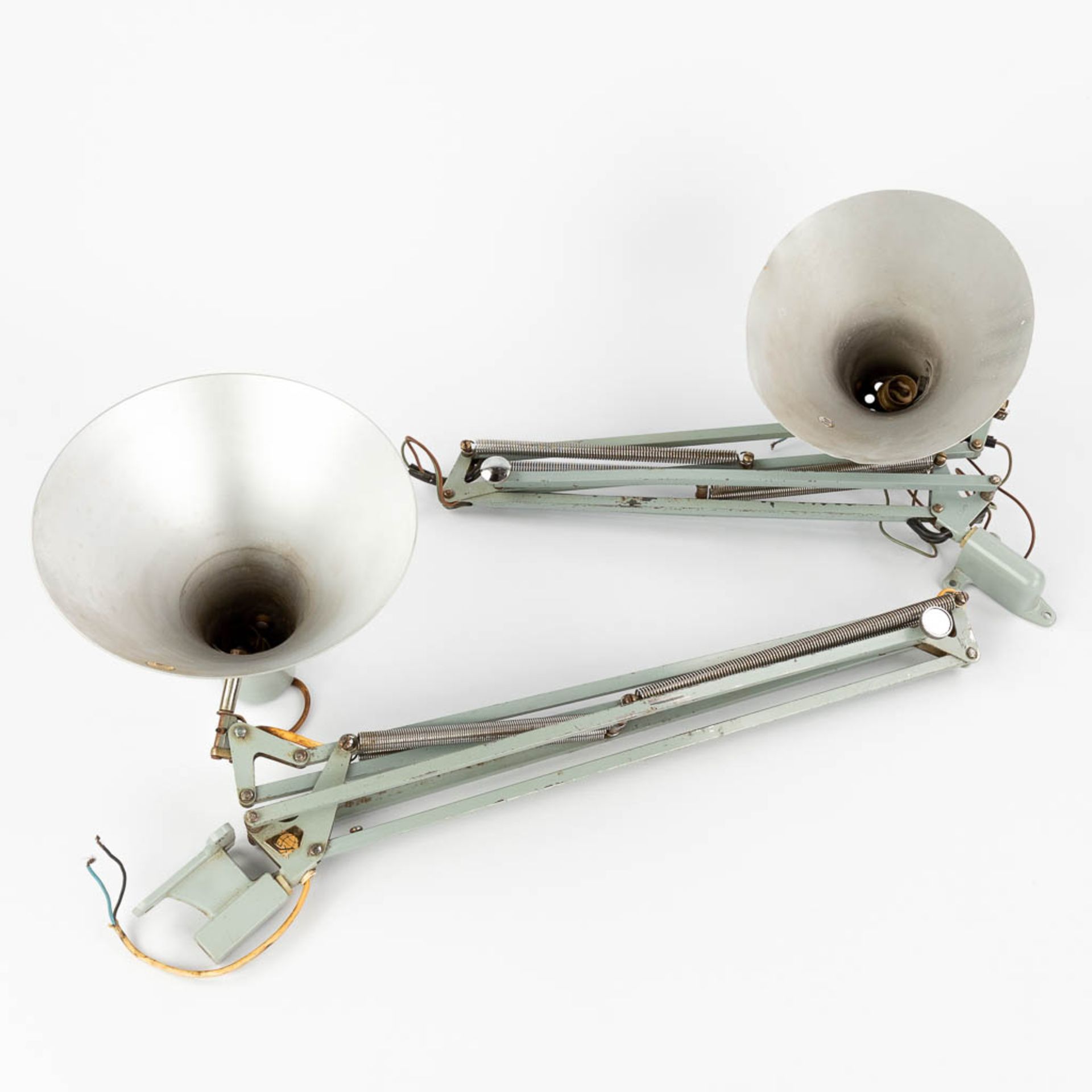 Luxo, a collection of 2 desk or wall mounted lamps. Circa 1940-1950. (W:94 x D:19,5 cm)