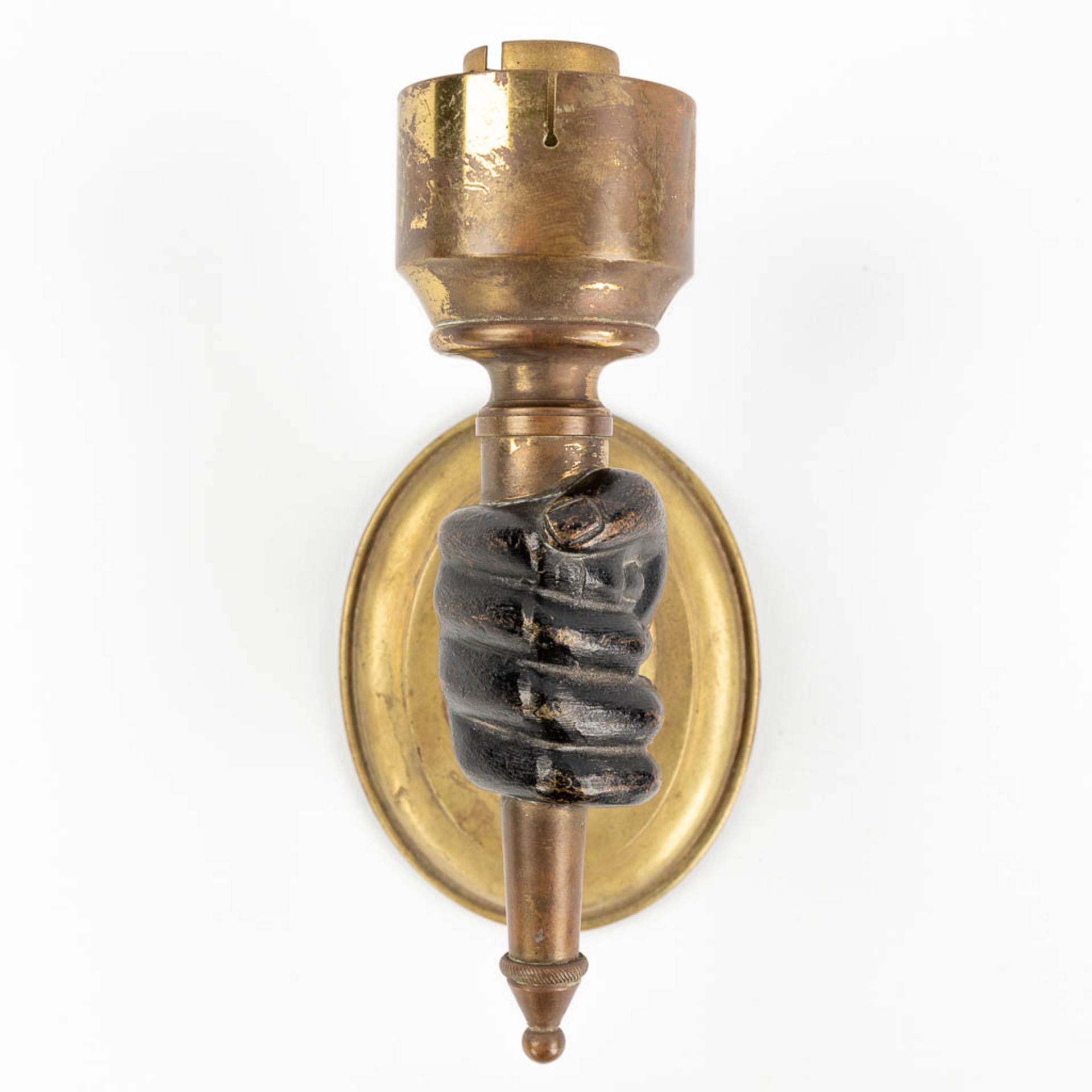 A pair of wall lamps in the shape of a hand with torch, circa 1900. (L:8 x W:7,5 x H:15 cm) - Image 4 of 10