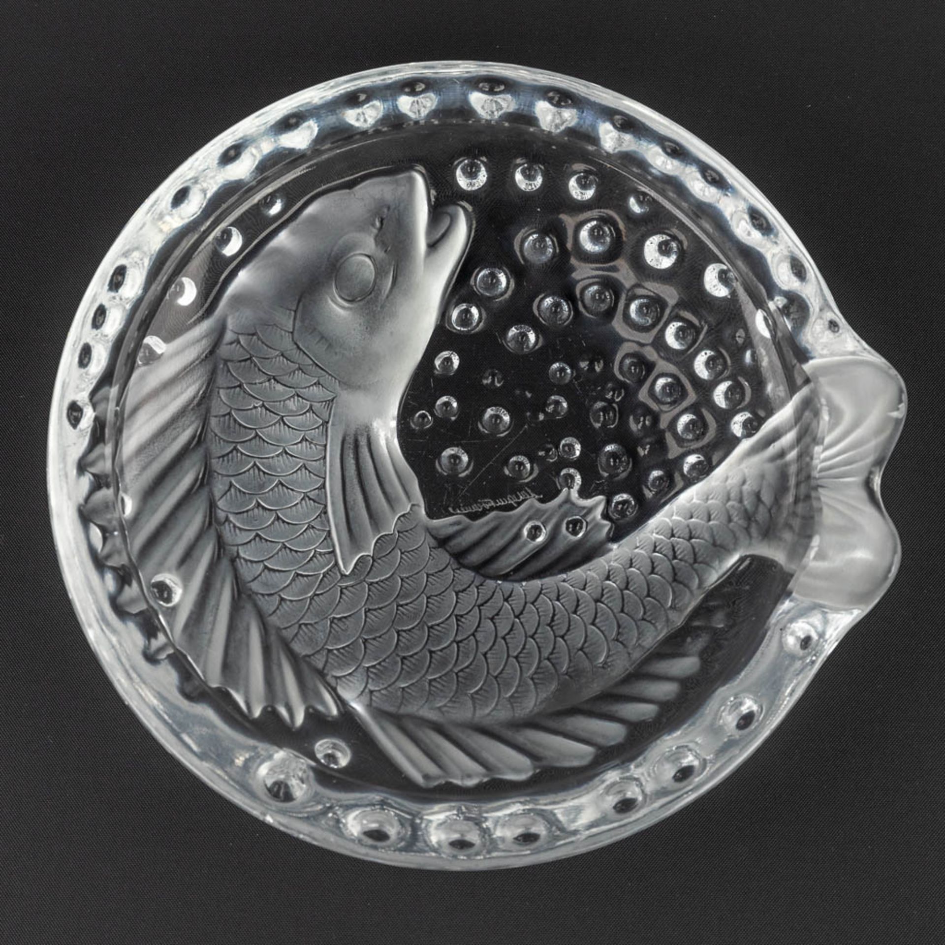 Lalique France, a bowl decorated with a fish and made of glass. (W:15,8 x H:4,5 cm) - Bild 9 aus 11