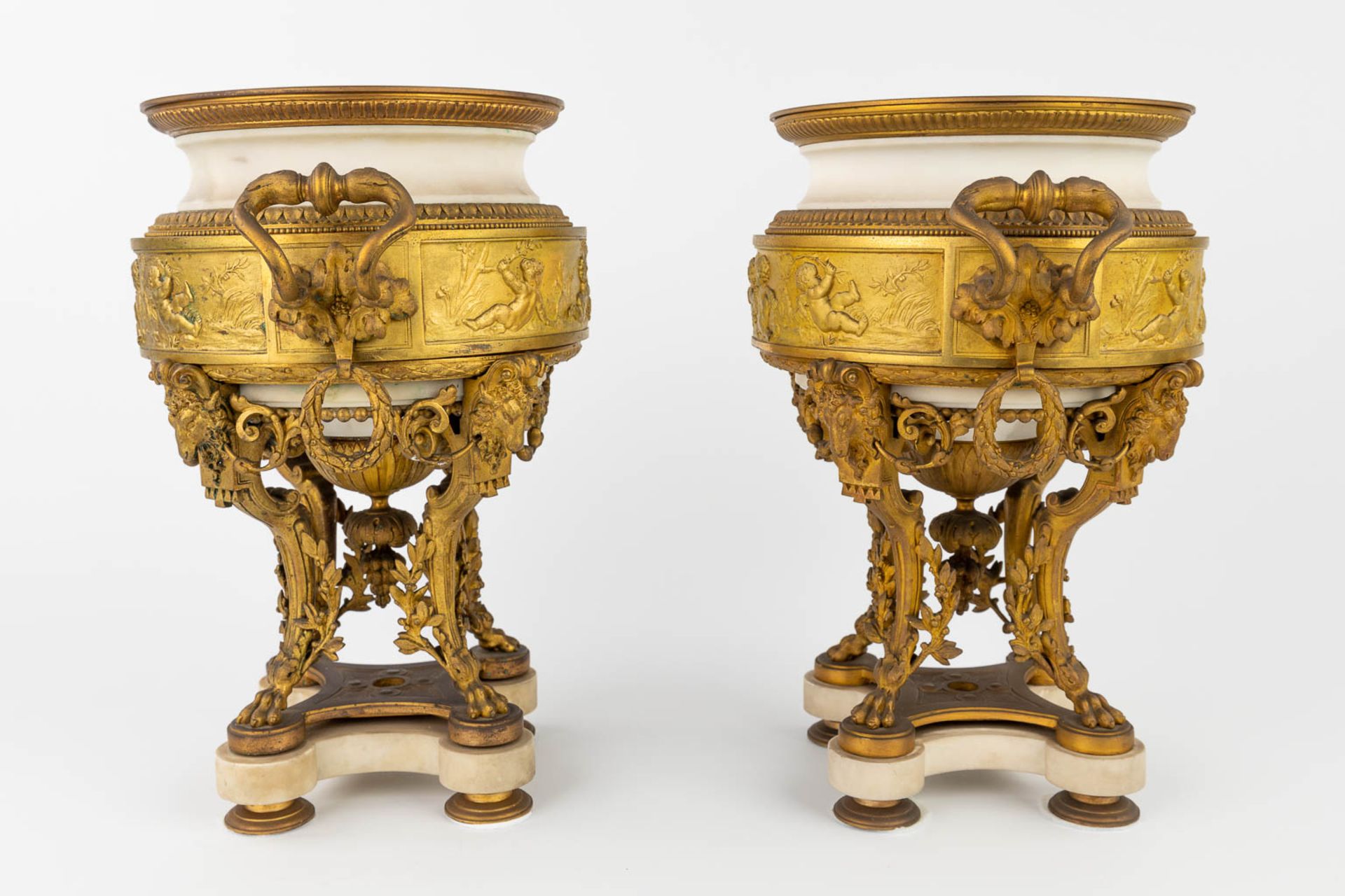 A pair of urns, made of gilt bronze and white Carrara marble in Louis XVI style. France, 19th C. (H: - Image 5 of 17