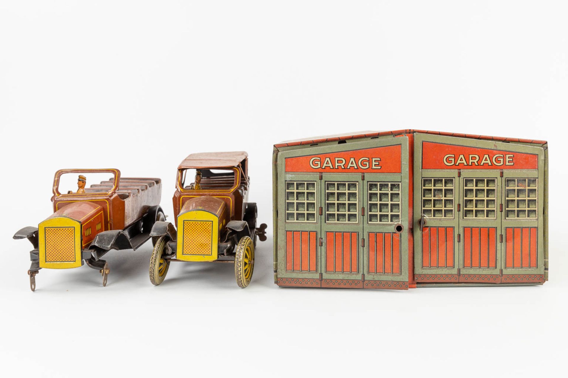 Tootsietoys, and others, A collection of vintage cars and a garage, made of metal. (L:25,5 x W:28 x - Bild 4 aus 18