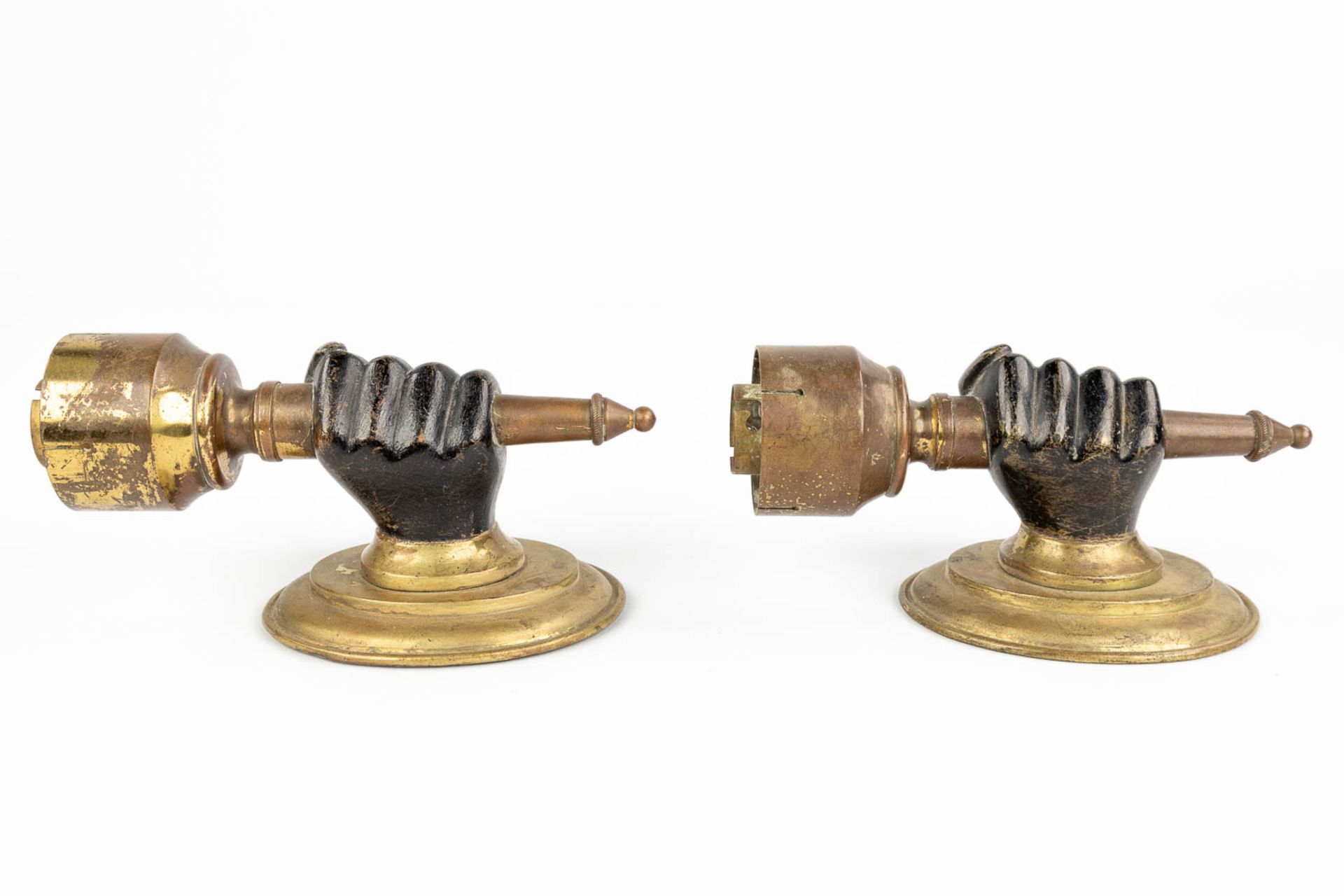 A pair of wall lamps in the shape of a hand with torch, circa 1900. (L:8 x W:7,5 x H:15 cm) - Image 5 of 10