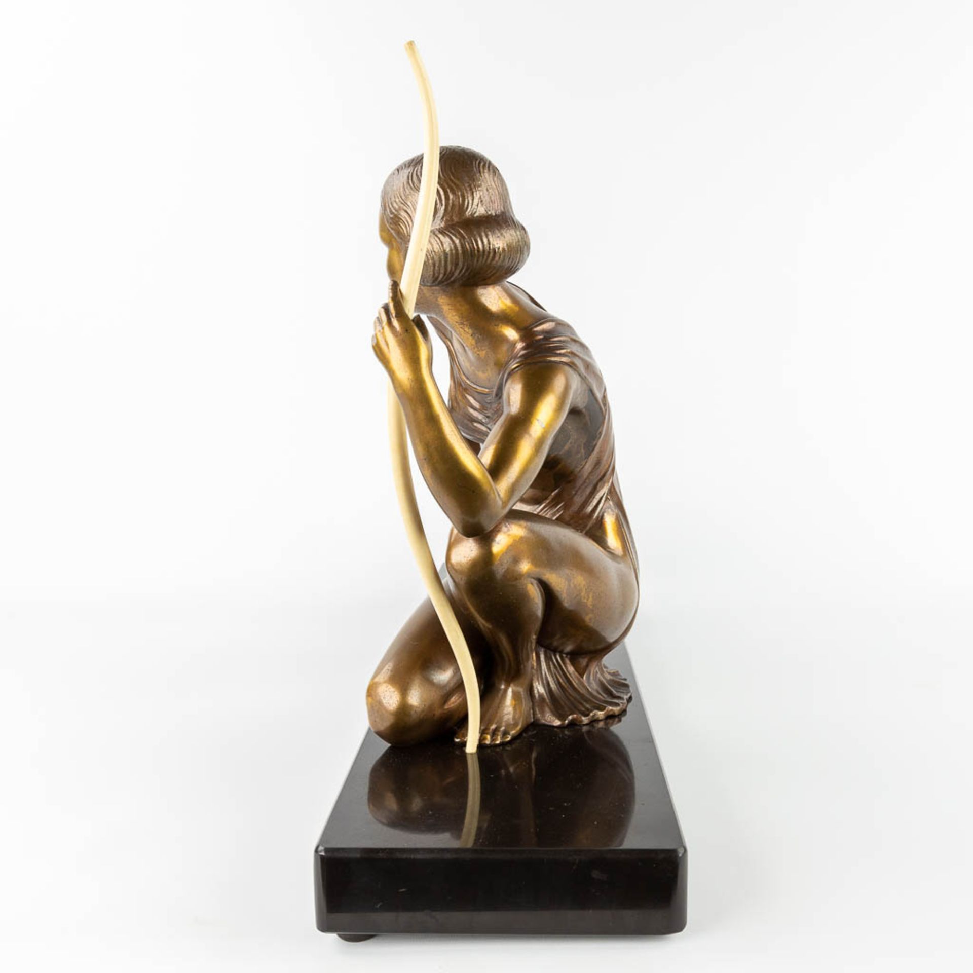 Kowas, Lady with a deer, a statue made in art deco style. Spelter and marble. (L:17 x W:64,5 x H:42 - Bild 7 aus 11