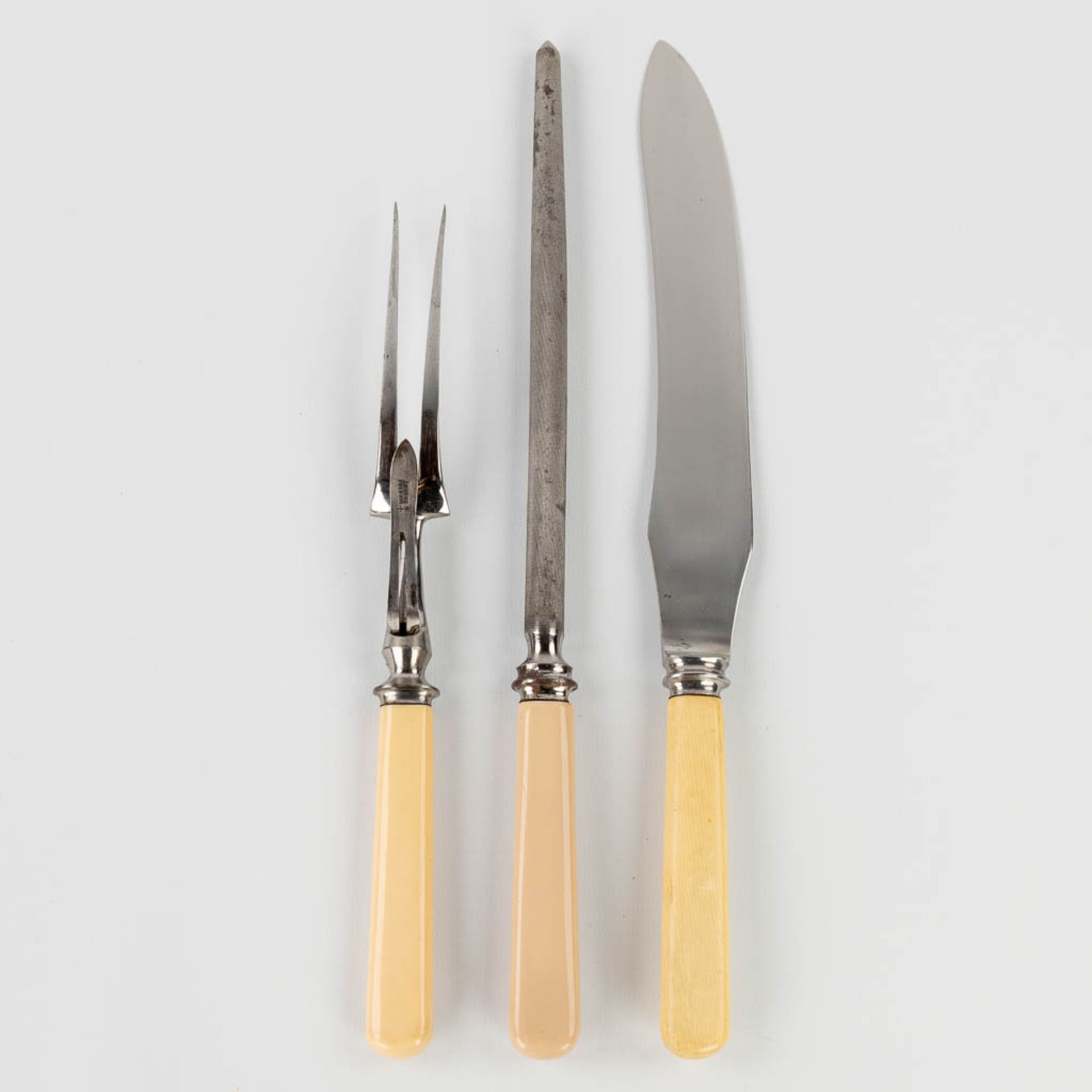 A vintage silver-plated cutlery in a wood chest. Made in the UK. (L:32 x W:47 x H:9 cm) - Image 14 of 17