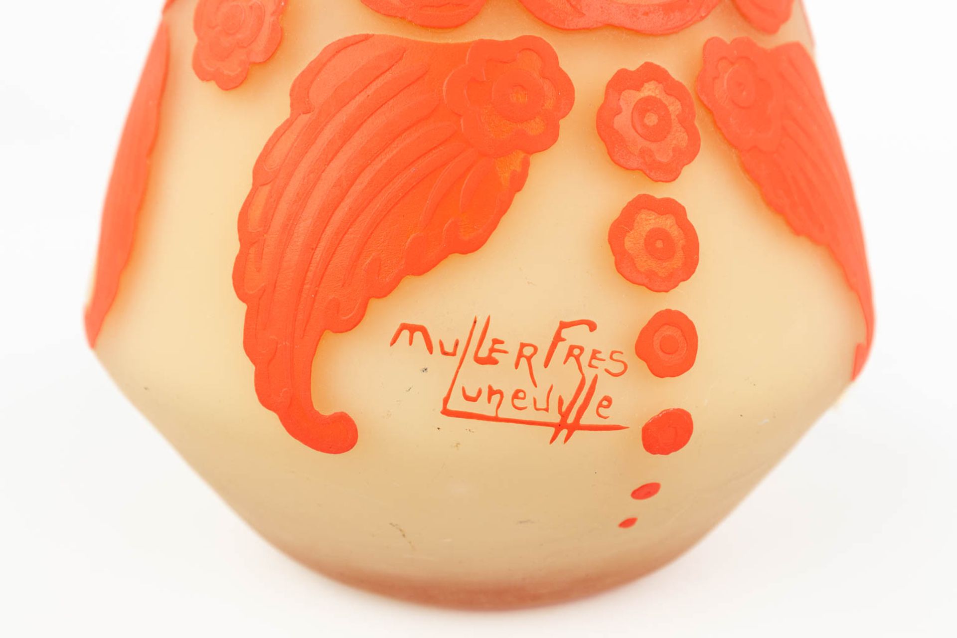 An exceptional 'Veilleuse' table lamp, marked Muller Frres LunŽville. (H:24 x D:17 cm) - Image 9 of 12