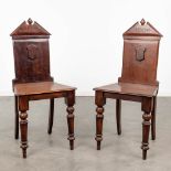 A pair of English chairs, made of mahogany. (L:40 x W:43 x H:93 cm)