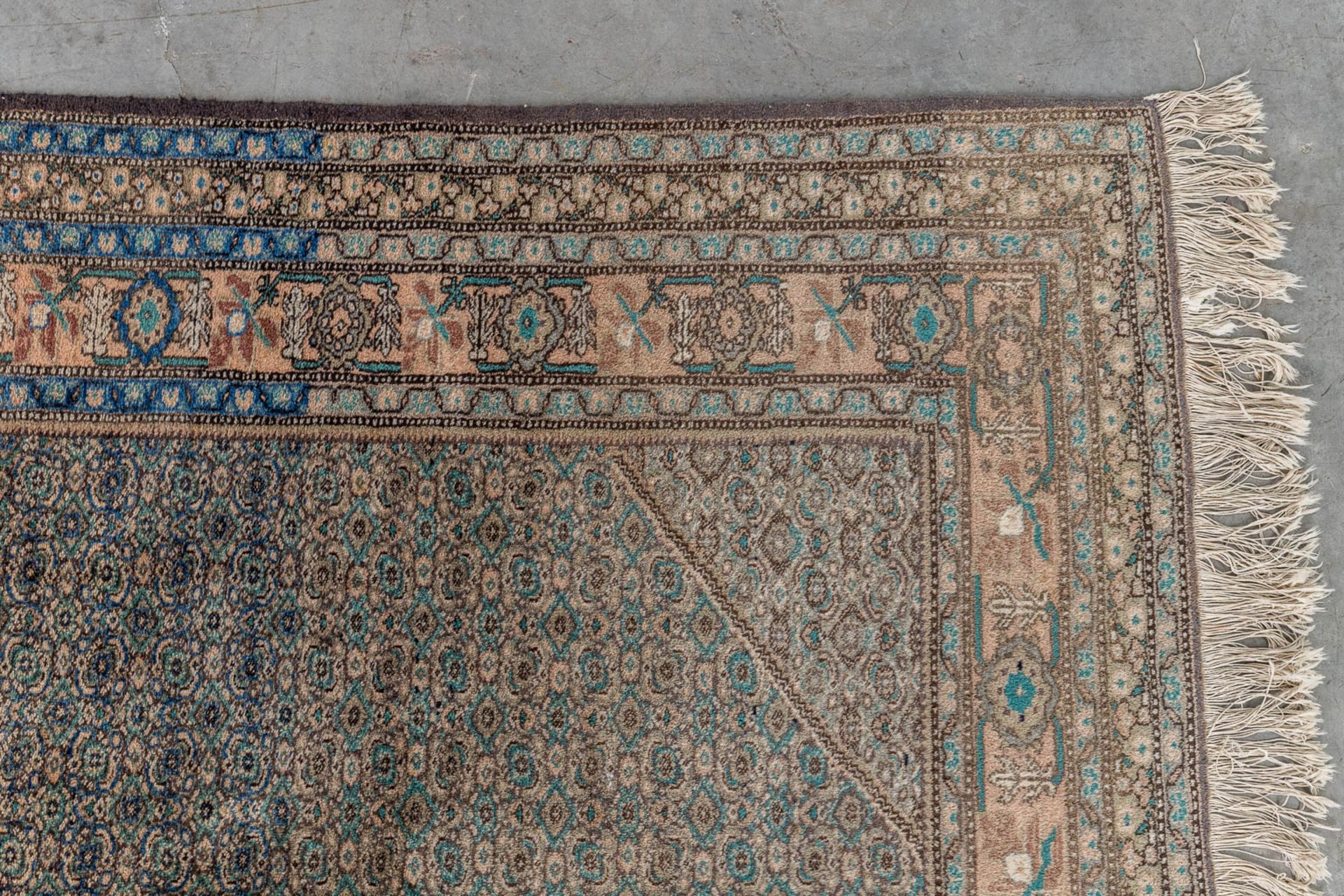 An Oriental hand-made carpet, Ghoum. (L:274 x W:174 cm) - Image 6 of 10
