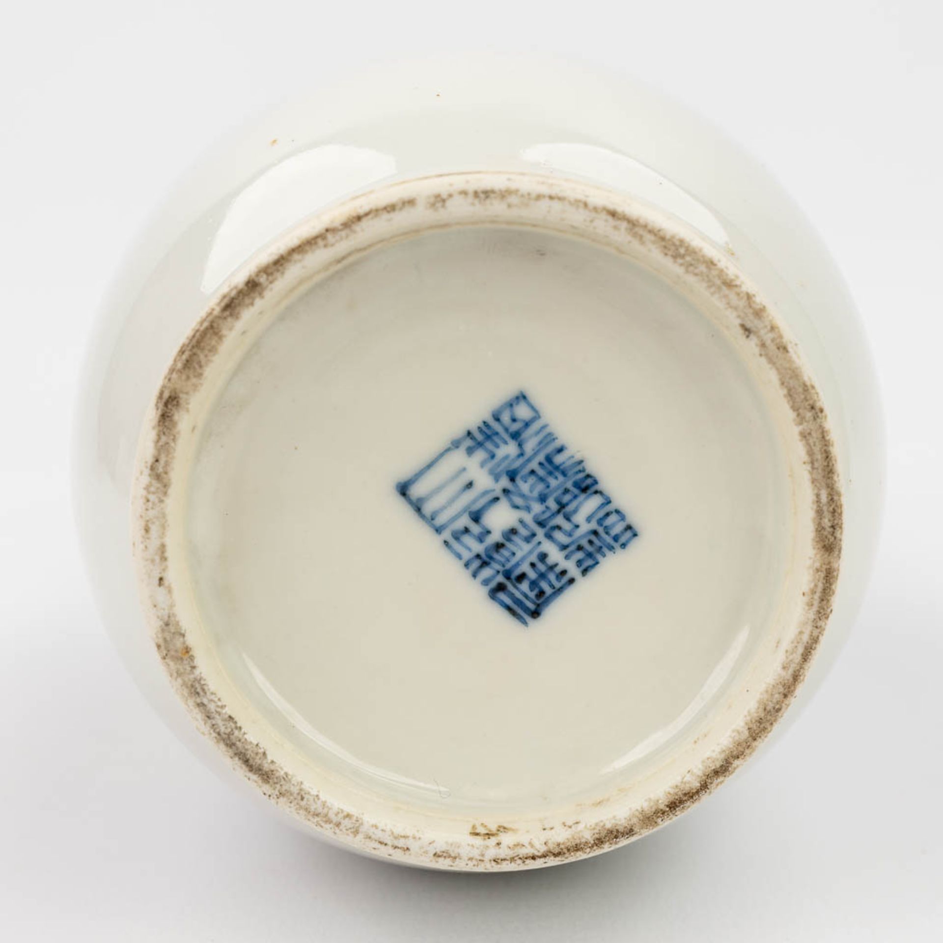 An assembled collection of 19 pieces of cups, saucers, bowls and pots made of Chinese porcelain. (H - Bild 15 aus 30