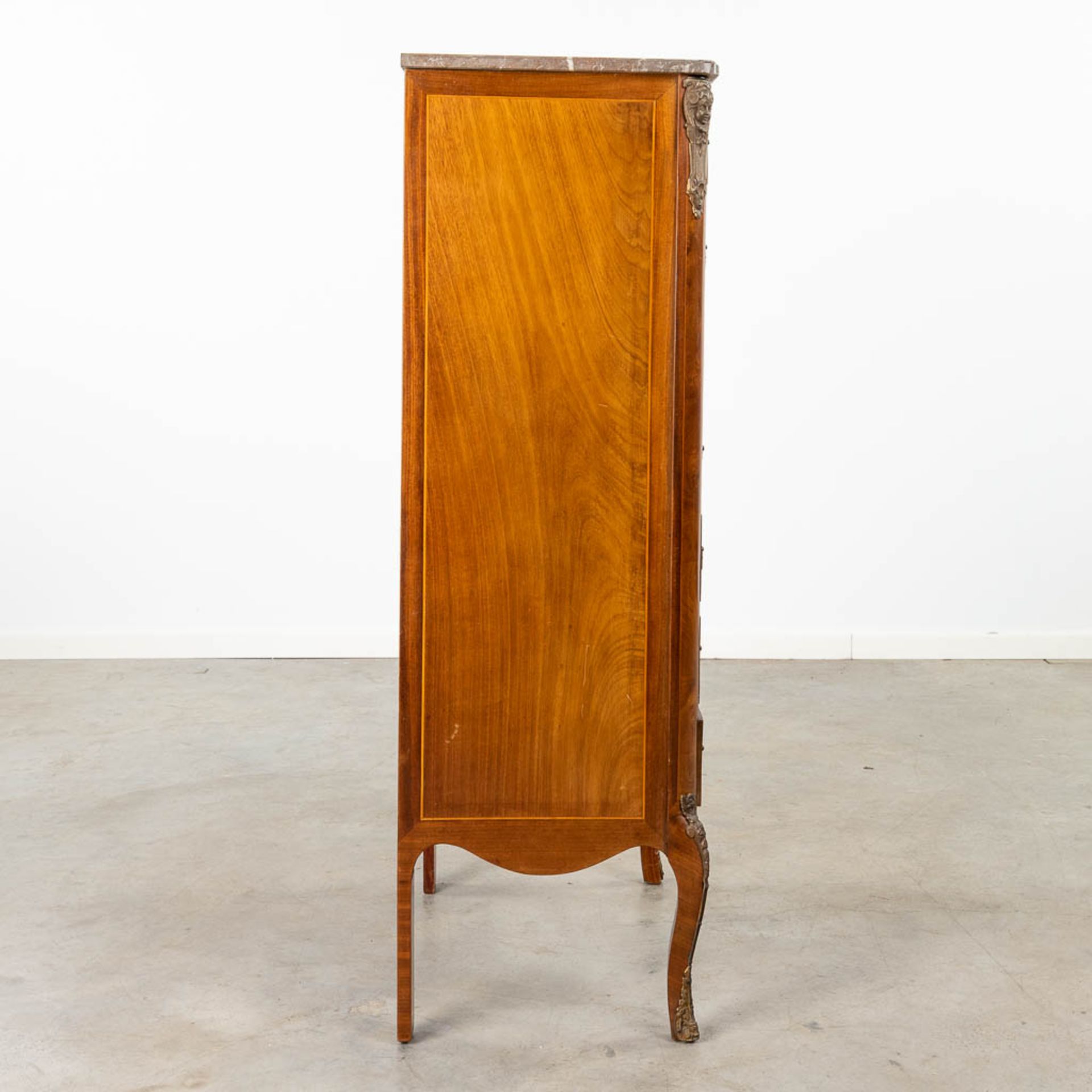 A 7 drawer cabinet finished with marquetry inlay and a marble top. Circa 1970. (L:43 x W:77 x H:135 - Bild 7 aus 14