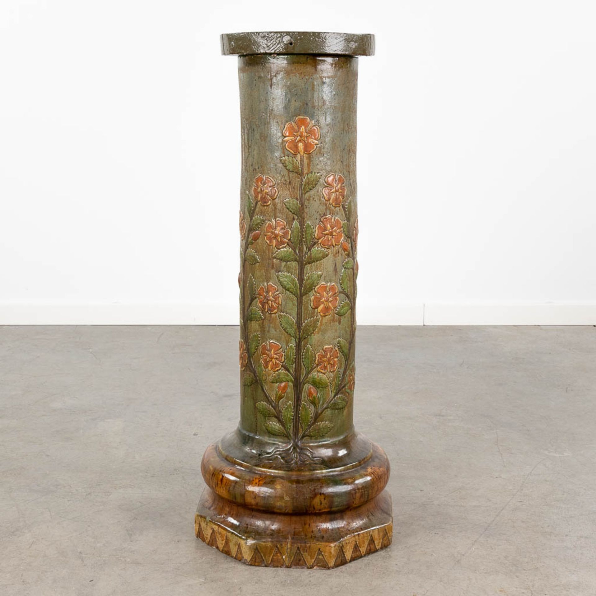 LŽo MAES DECOCK (XIX-XX), Torhout. A pedestal with floral decor made of flemish earthenware. (L:33 - Bild 6 aus 16