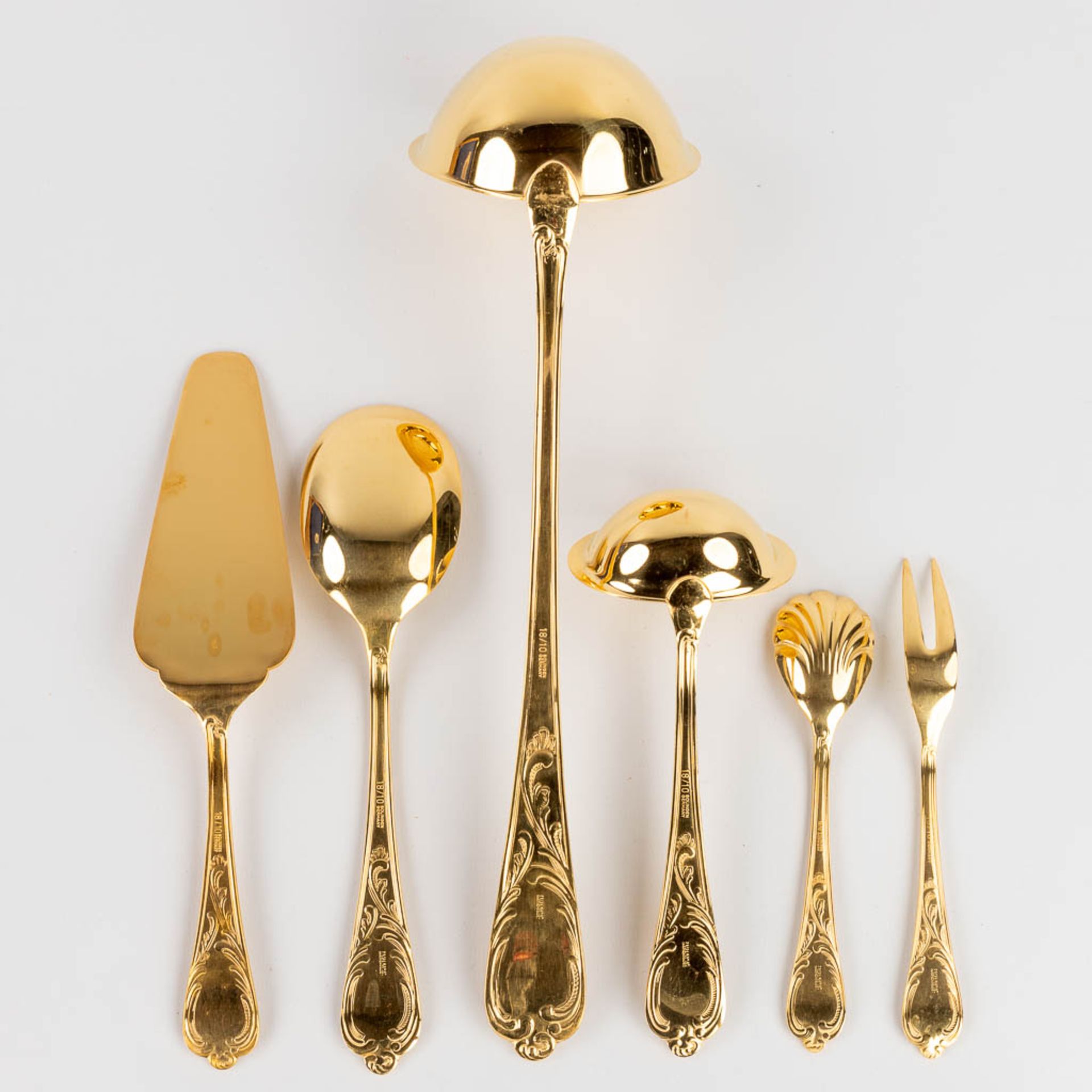 A gold-plated 'Royal Collection Solingen' flatware cutlery set, made in Germany (L:34 x W:45,5 x H:9 - Image 11 of 15