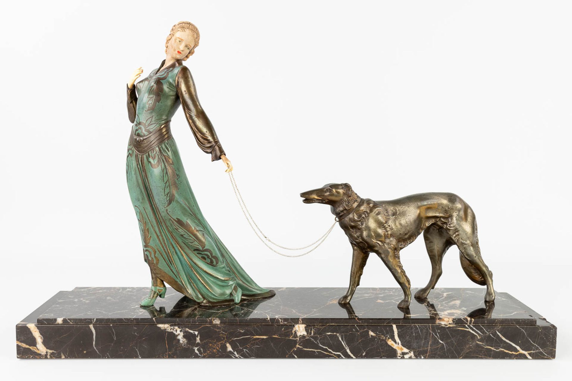 ROGGIA (XX) 'Lady with a greyhound', a statue made in art deco style (L:16 x W:65 x H:41 cm) - Bild 3 aus 12