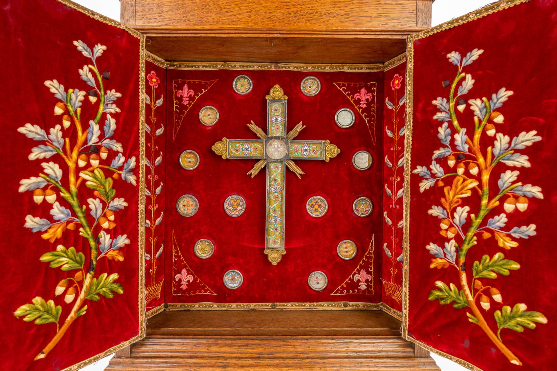 An antique reliquary box with relics a relic crucifix and embroidery. (L:13 x W:52 x H:75 cm) - Image 22 of 23