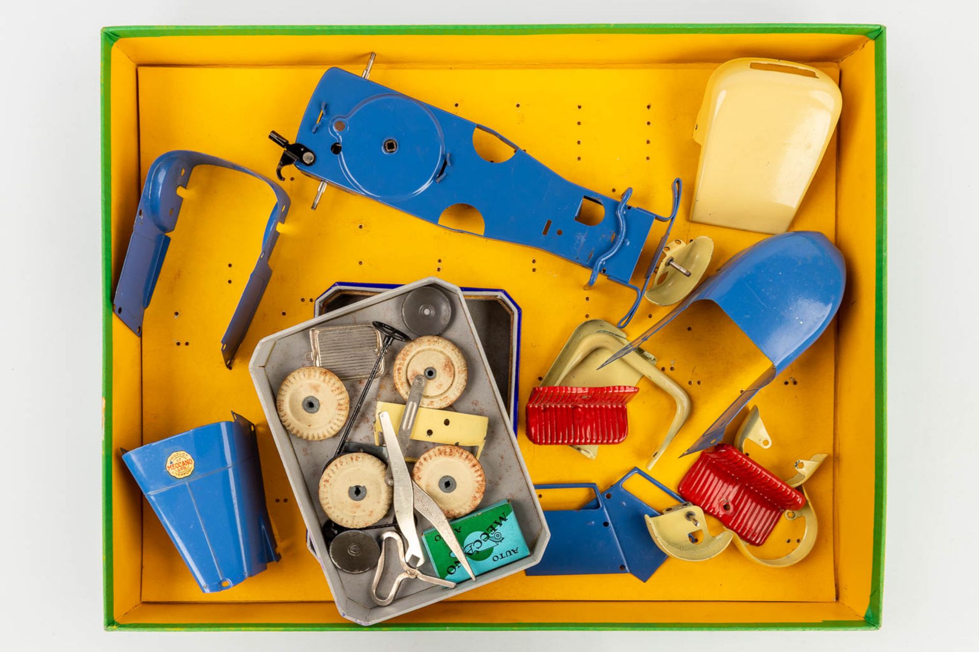 Meccano, Bayco and Assemblo, a collection 4 boxes of mid-century toys. Circa 1960. (L:30 x W:39 x H - Image 6 of 15