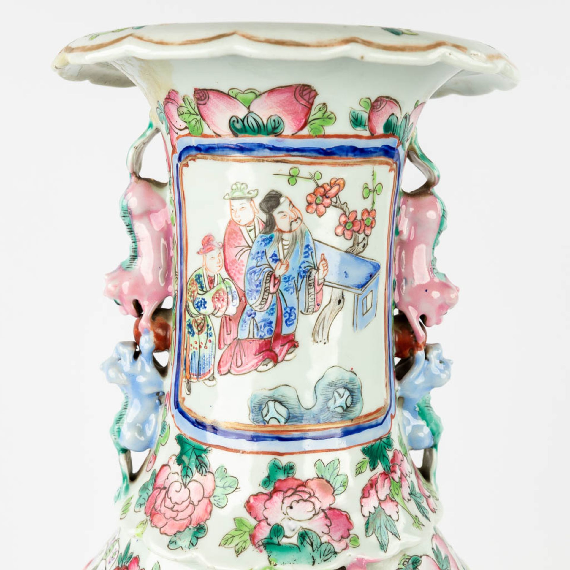 A collection of 2 Chinese vases, Famille rose. 19th/20th C. (H:65 cm) - Image 18 of 21