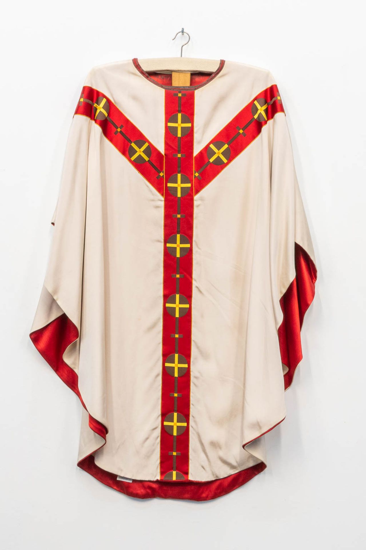 A collection of 4 vintage chasubles. 20th C. - Bild 5 aus 12