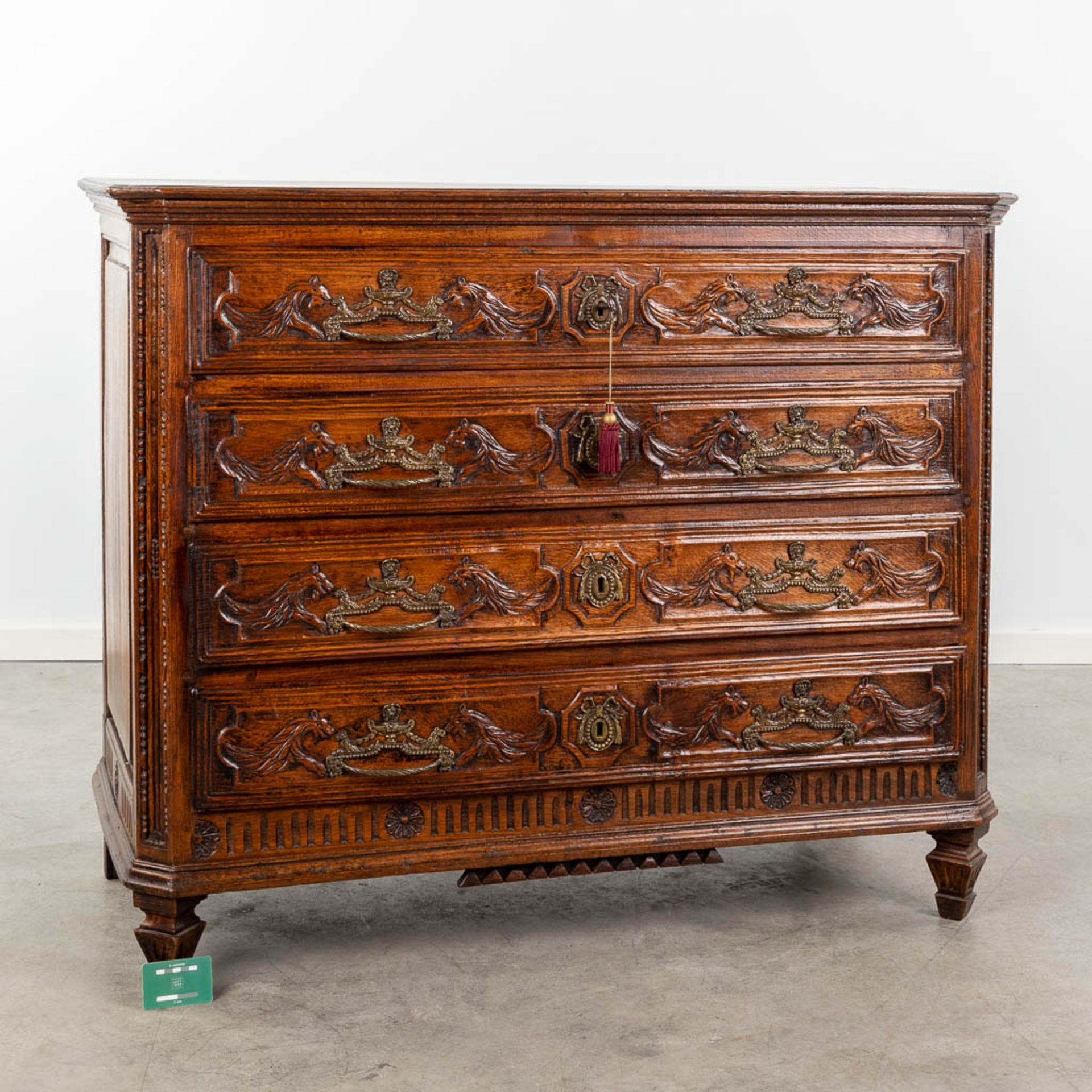 An antique commode with 4 drawers, decorated with mythological figurines and mounted with bronze. Lo - Bild 2 aus 13