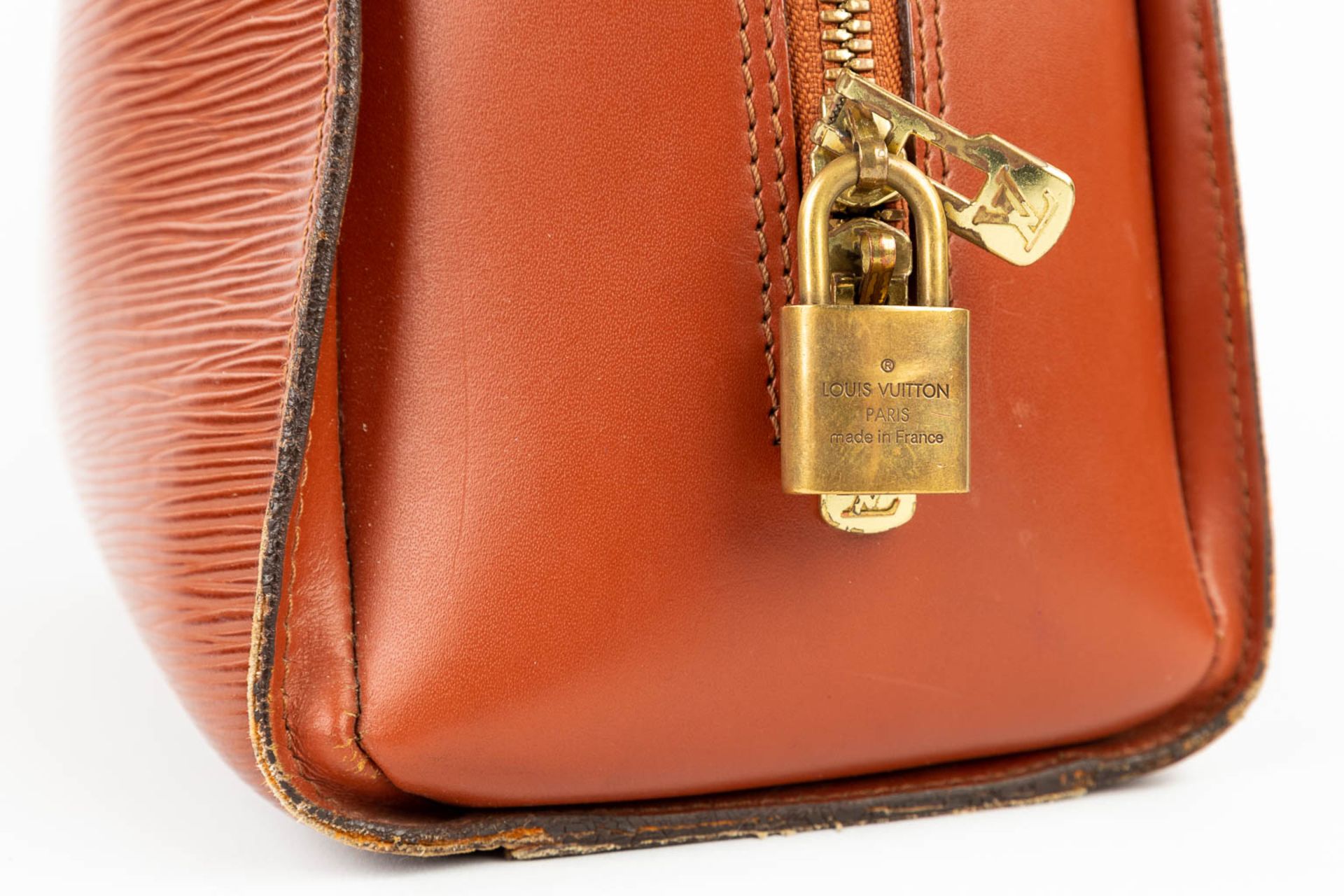 Louis Vuitton, a briefcase made of leather. (W:42 x H:32 cm) - Bild 12 aus 20