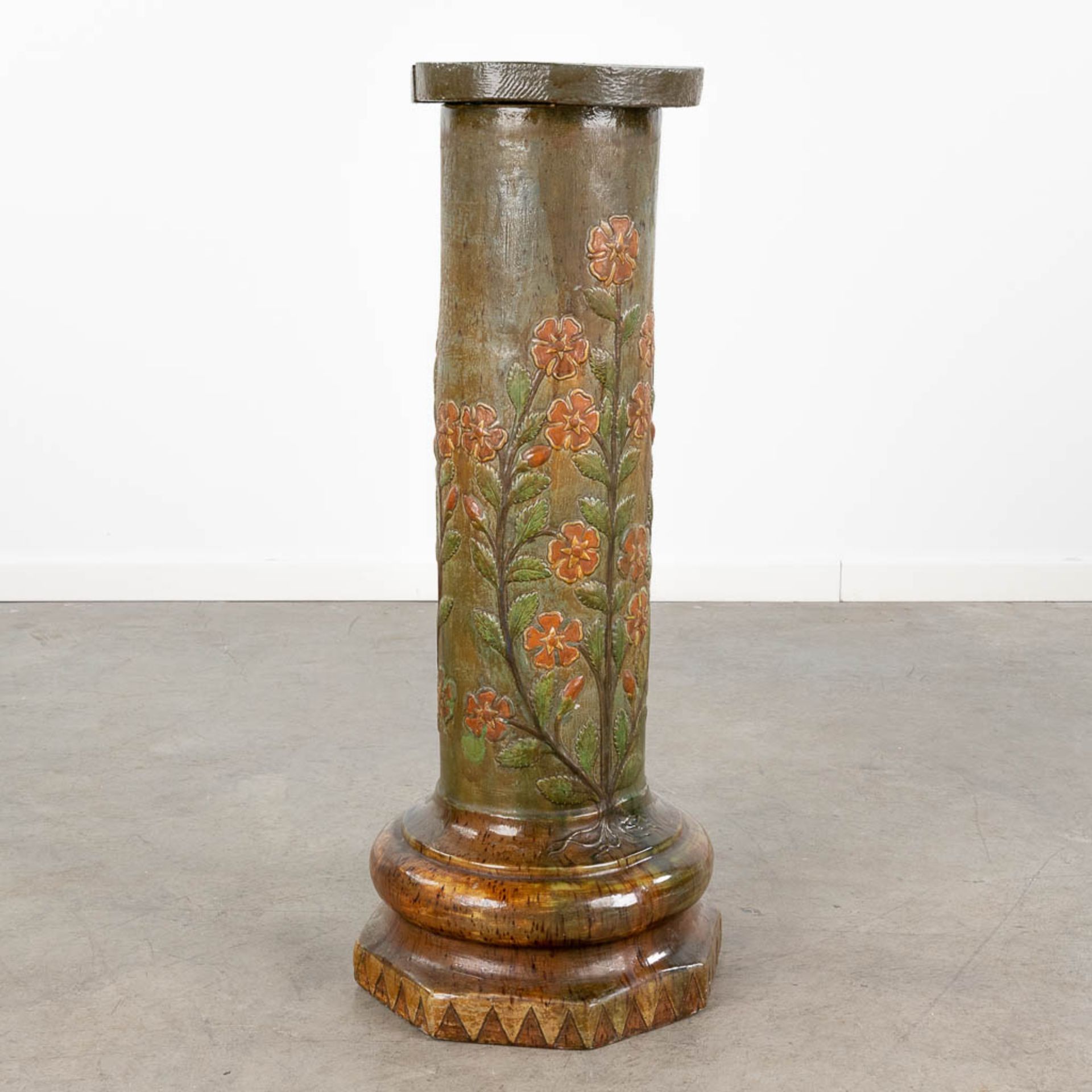 LŽo MAES DECOCK (XIX-XX), Torhout. A pedestal with floral decor made of flemish earthenware. (L:33 - Bild 3 aus 16