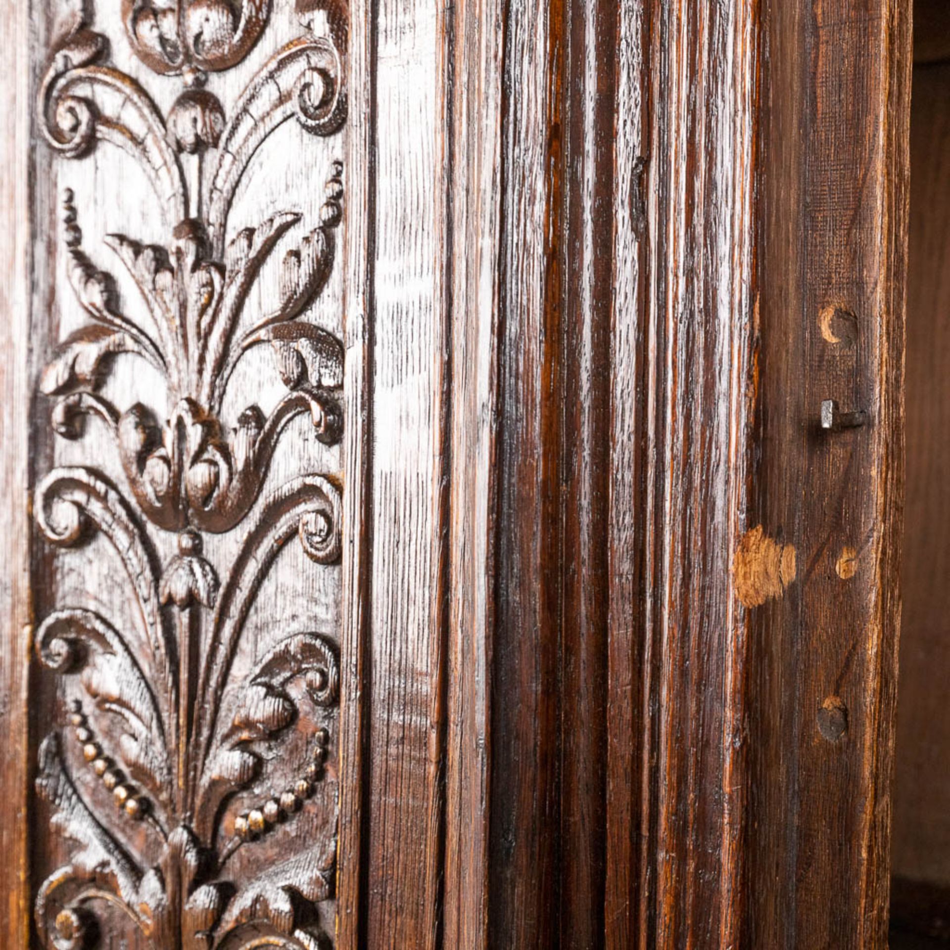 An antique cabinet 'Flemish Renaissance' mounted with bronze and decorated with figurines and floral - Bild 19 aus 26