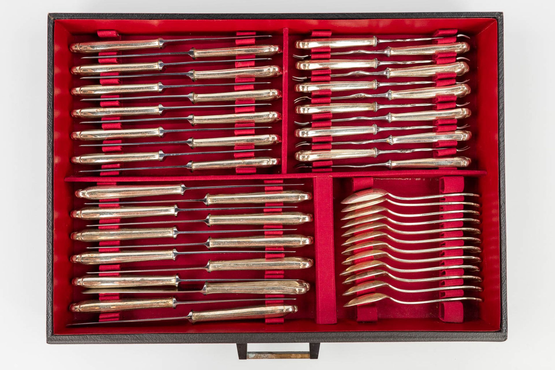 A 148-piece silver cutlery set in a chest, made in Germany. 6585g. (L:34 x W:46 x H:31 cm) - Image 3 of 12