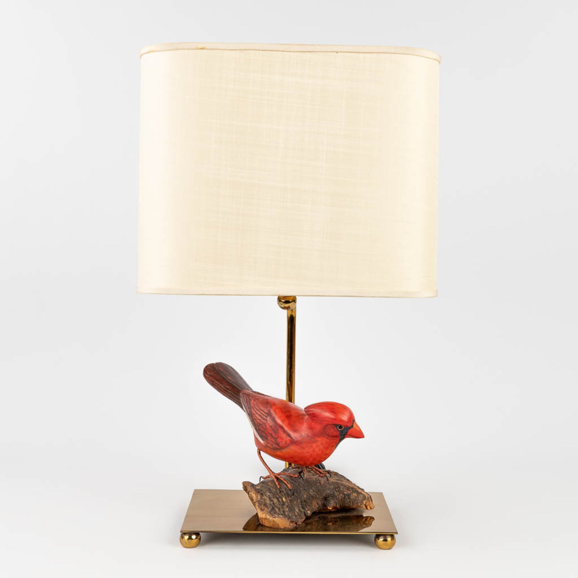 A mid-century table lamp with a 'Northern Cardinal' bird. (H:30 cm)