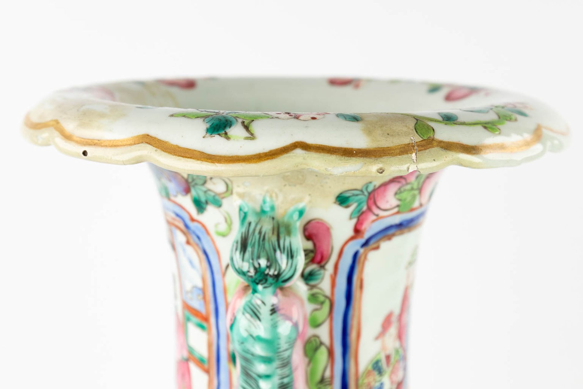 A collection of 2 Chinese vases, Famille rose. 19th/20th C. (H:65 cm) - Image 20 of 21