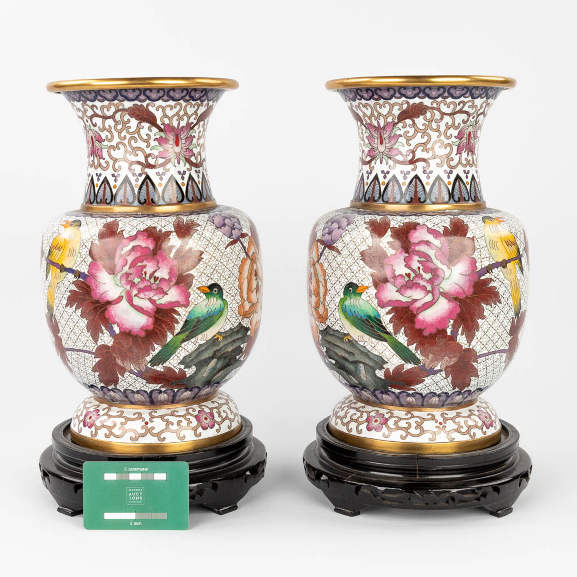 A pair of cloisonnŽ vases with flower and bird decor, in the original box. (H:31 x D:19 cm) (H:31 - Bild 13 aus 19