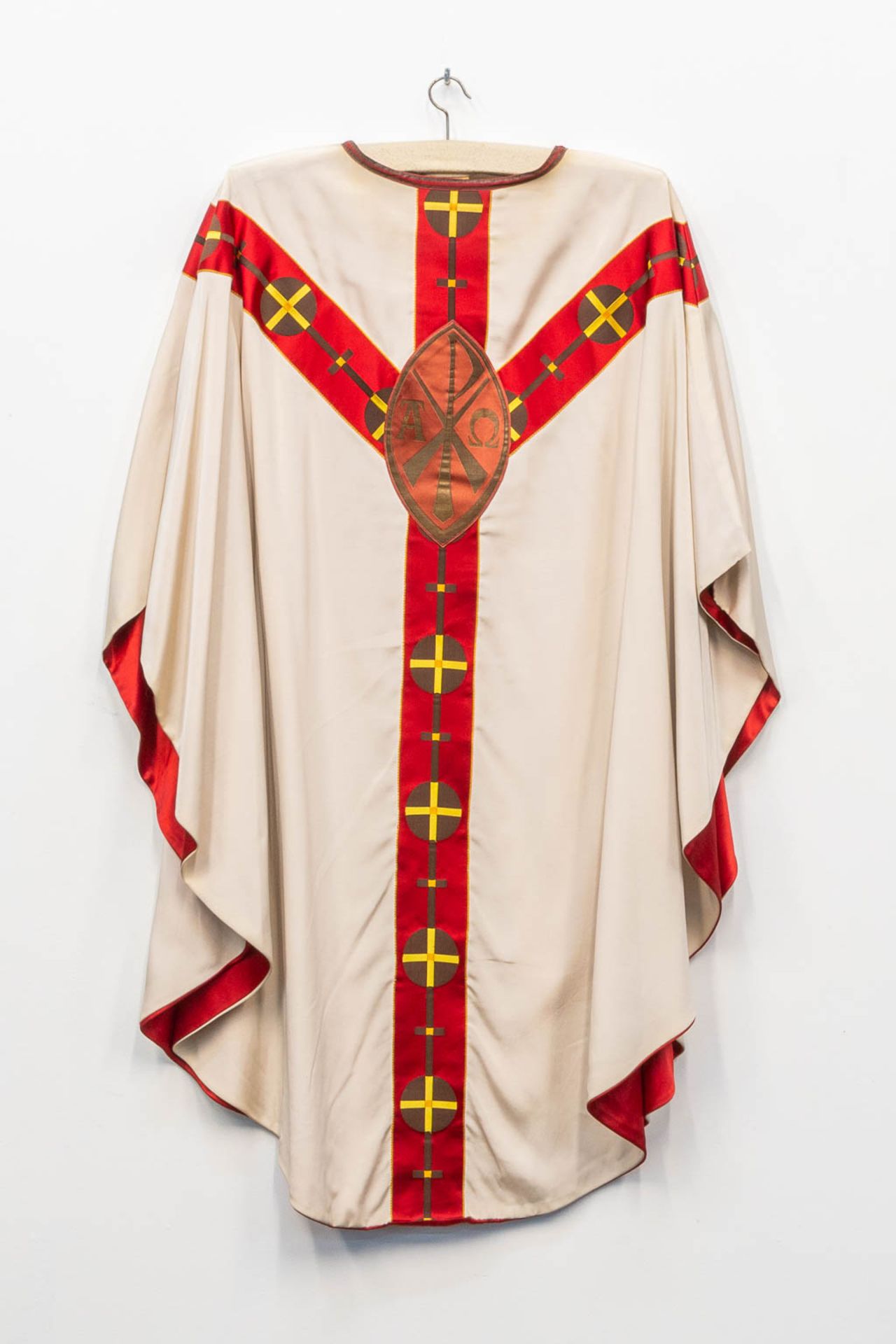 A collection of 4 vintage chasubles. 20th C. - Bild 2 aus 12