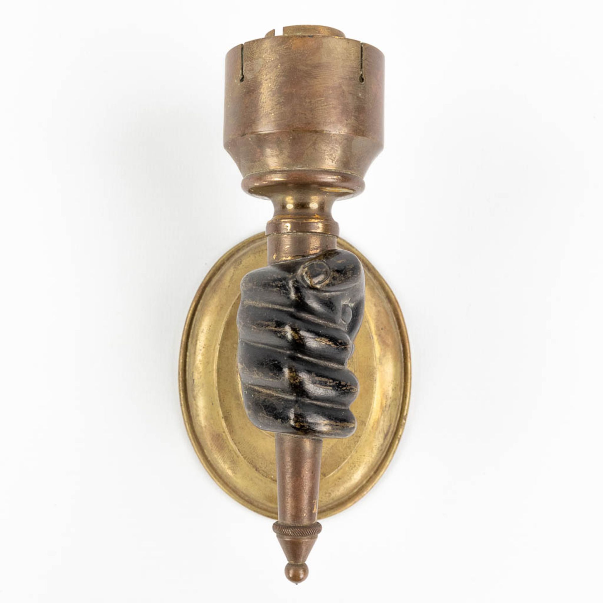 A pair of wall lamps in the shape of a hand with torch, circa 1900. (L:8 x W:7,5 x H:15 cm) - Image 3 of 10