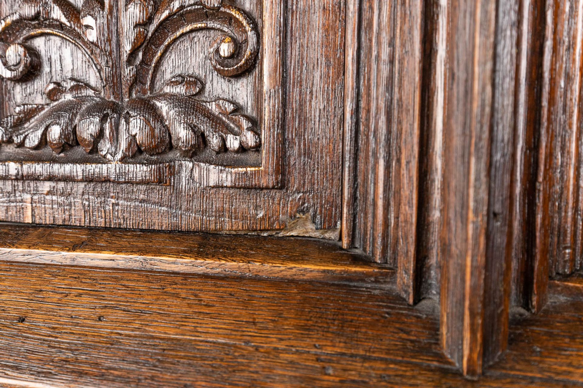 An antique cabinet 'Flemish Renaissance' mounted with bronze and decorated with figurines and floral - Bild 20 aus 26