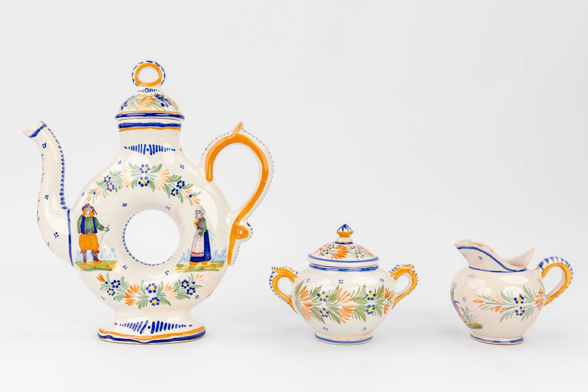 Quimper, coffee and tea service. (W:24 x H:28 cm) - Image 5 of 25