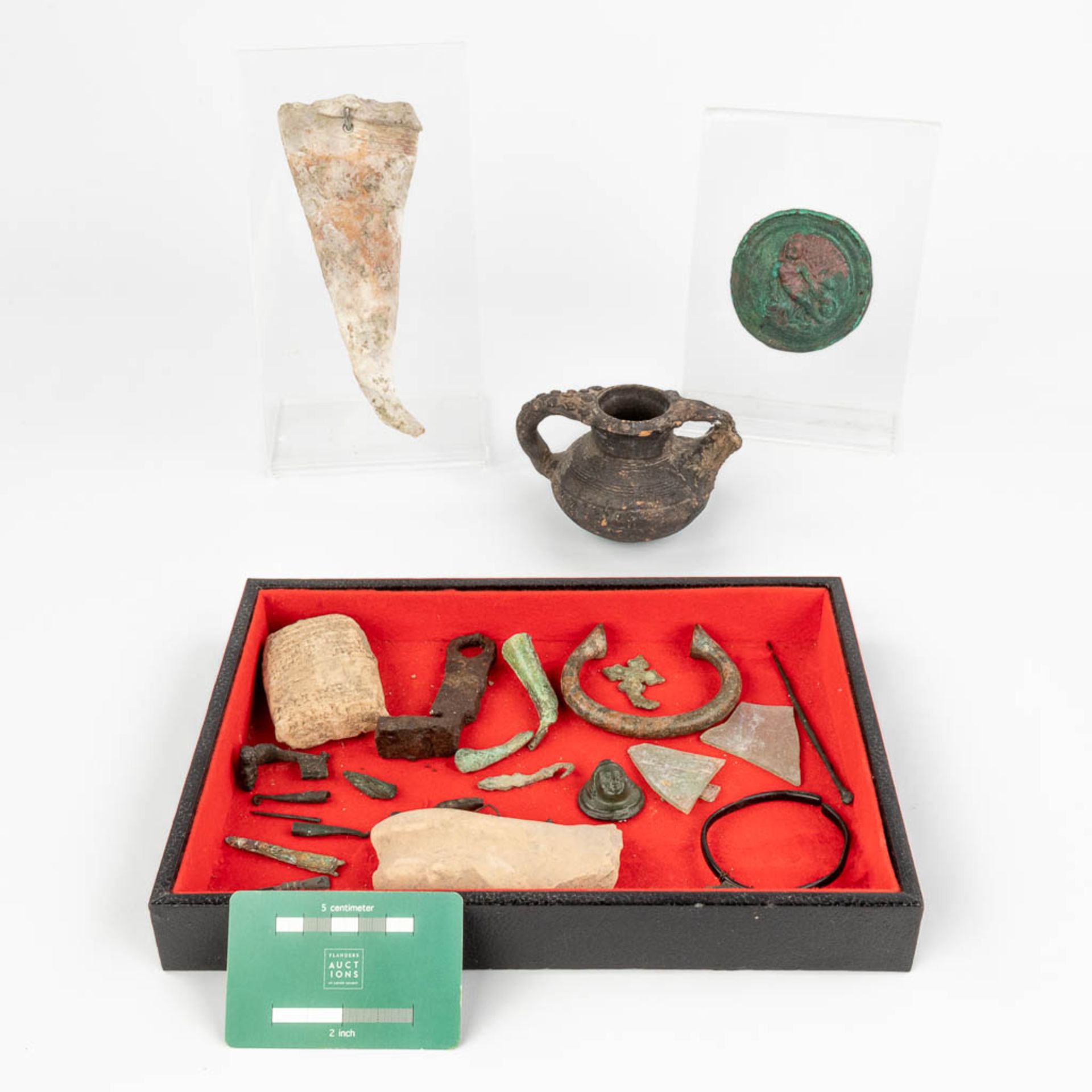 A collection of Archeological finds. - Image 2 of 17