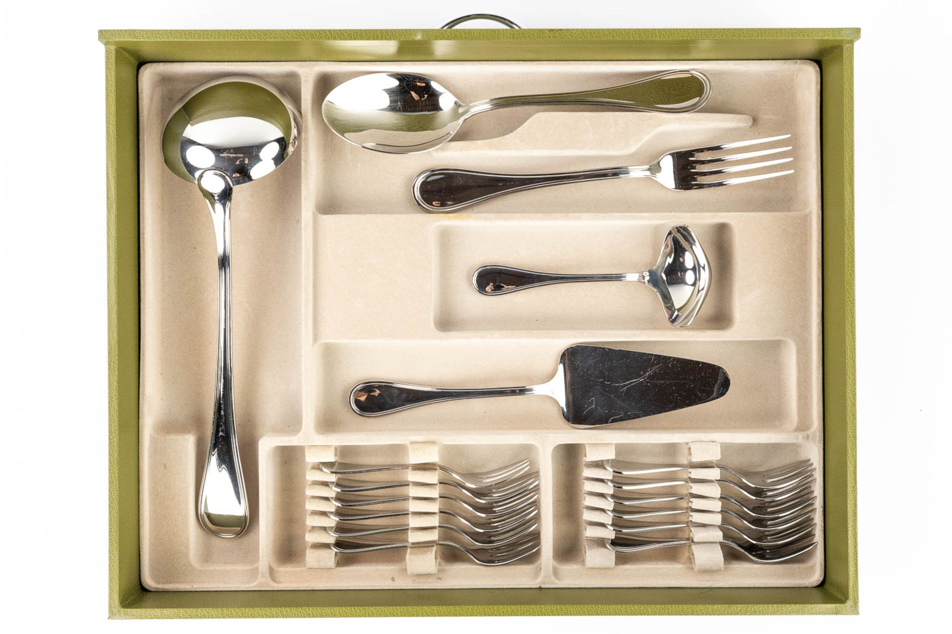 Christofle, model 'Albi' in an 'ambassador 125' case, a 124-piece flatware set, stainless steel. (L - Image 6 of 12