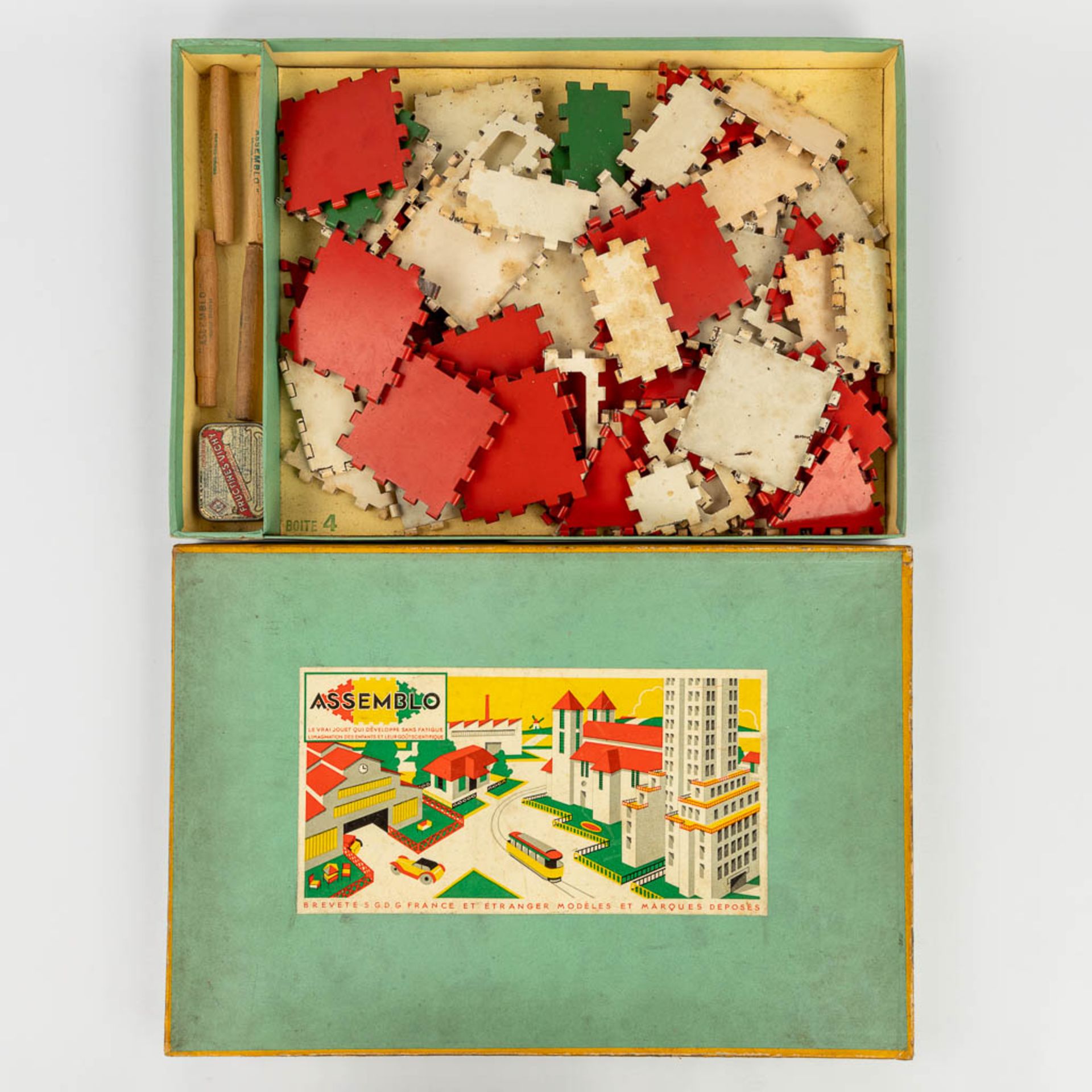 Meccano, Bayco and Assemblo, a collection 4 boxes of mid-century toys. Circa 1960. (L:30 x W:39 x H - Image 14 of 15