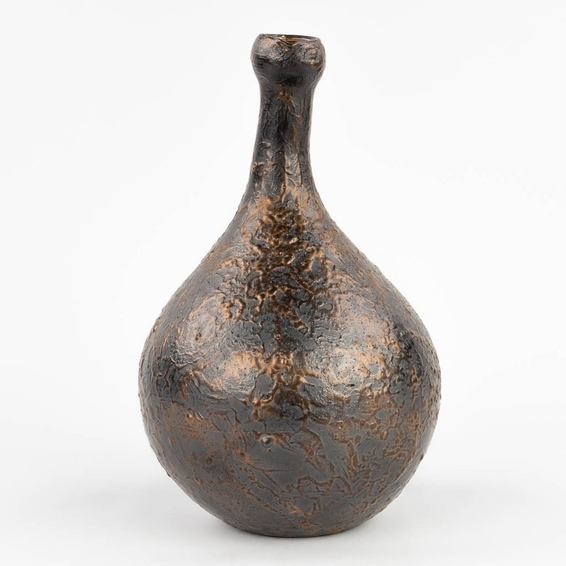 Elisabeth VANDEWEGHE (XX-XXI) A vase with metal glaze for Perignem (W:19 x H:31 cm) - Image 6 of 12