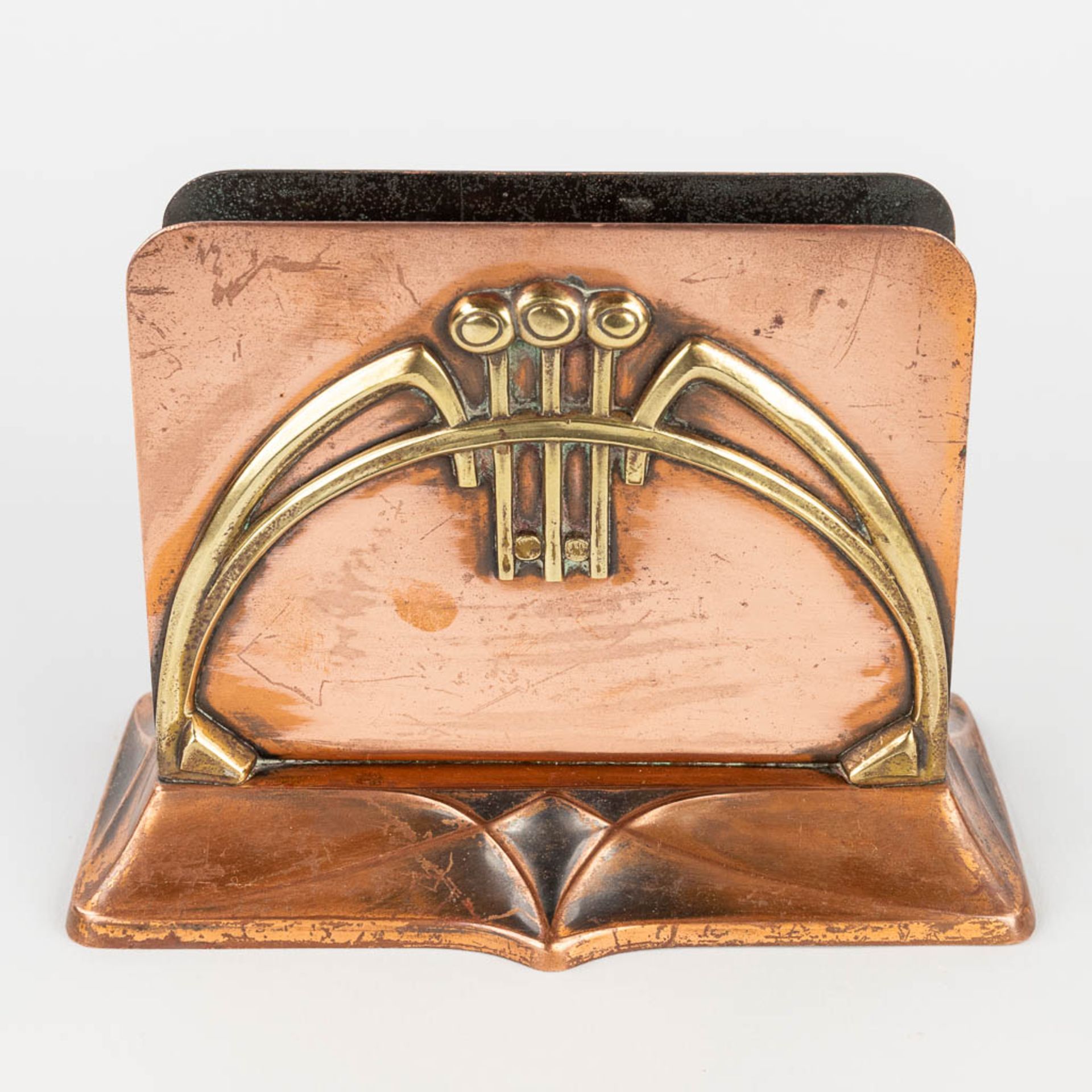 A collection of trays and table accessories made of copper in art nouveau style (L:43 x W:27 cm) - Bild 6 aus 17