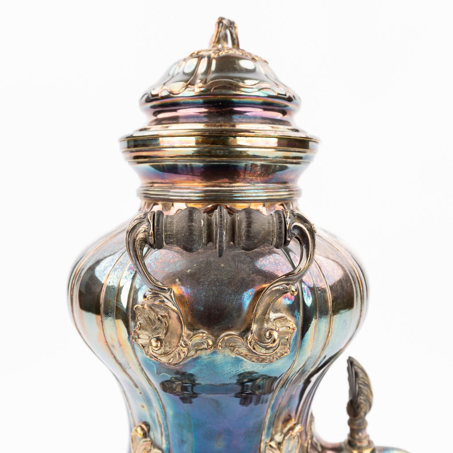 A samovar made of silver-plated metal in Louis XV style. (L:20,5 x W:17 x H:41,5 cm) - Bild 6 aus 15