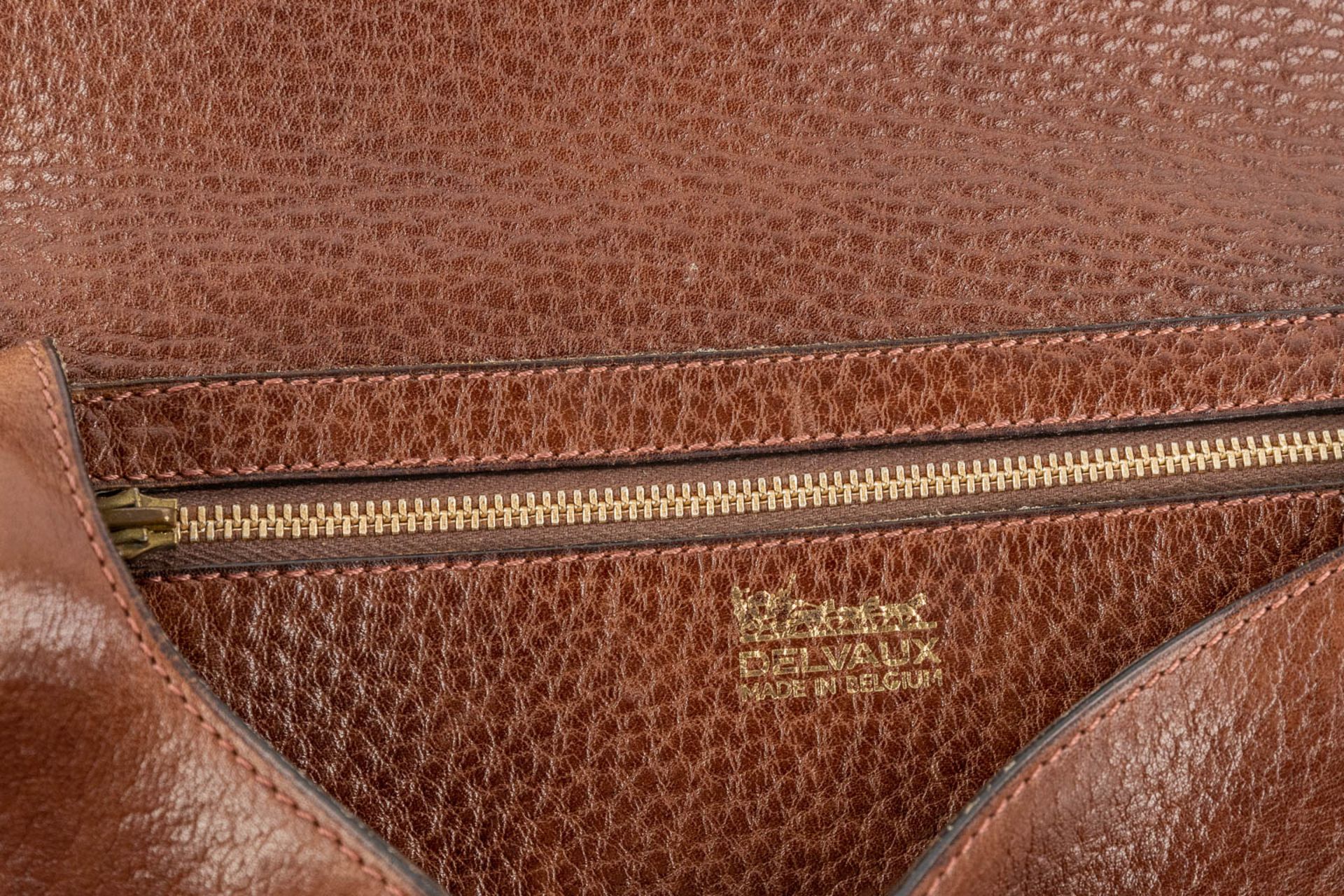 Delvaux, a cross-body handbag made of brown leather. (W:26 x H:22 cm) - Image 13 of 16