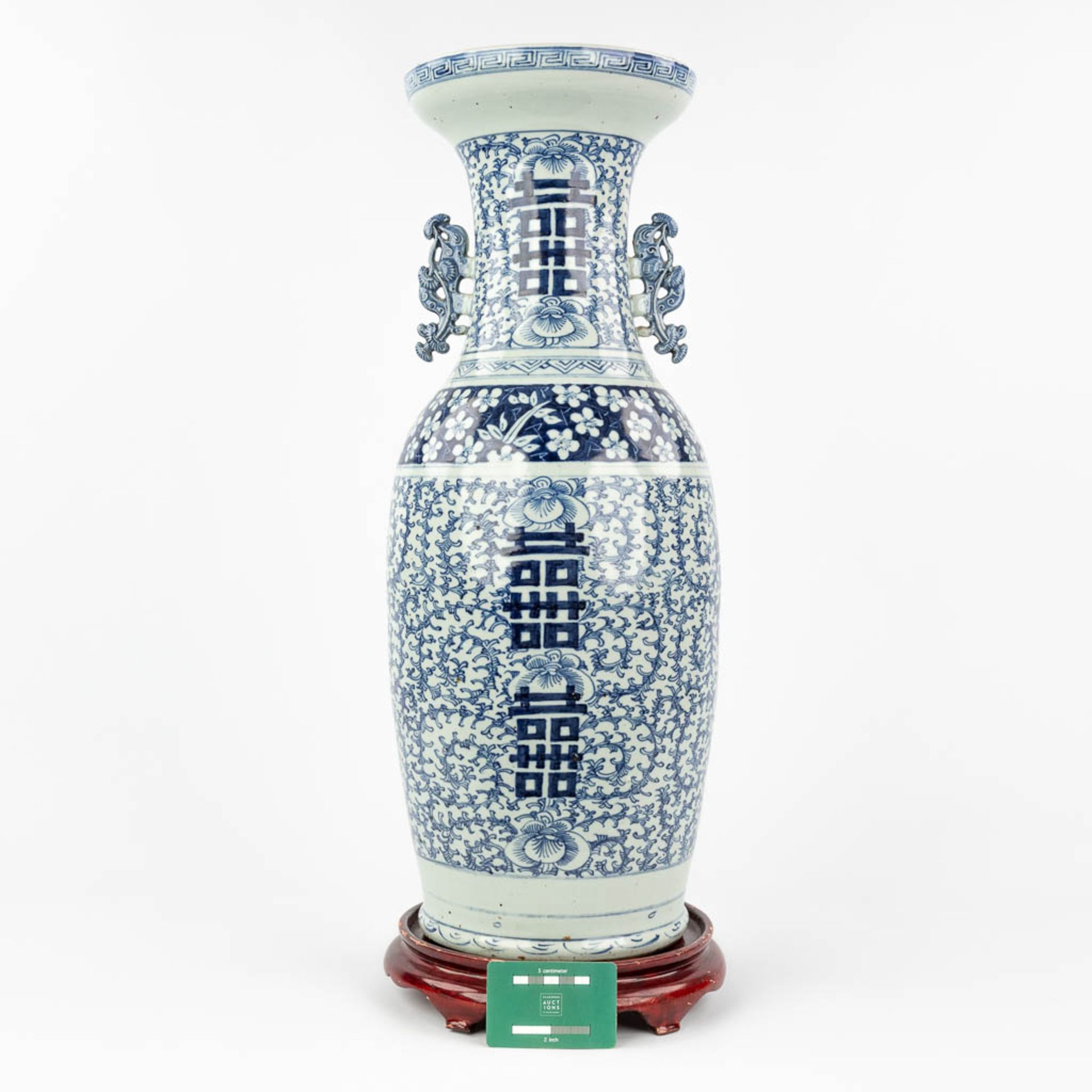 A Chinese vase with blue-white decor and a double Xi sign of happiness. 19th/20th C. (H:61 x D:23 c - Bild 11 aus 12