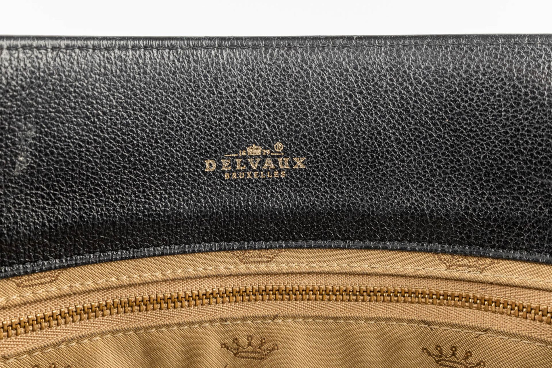 Delvaux, a 'Tote Bag' made of black leather with gold-plated hardware. (W:31,5 x H:37,5 cm) - Image 17 of 19