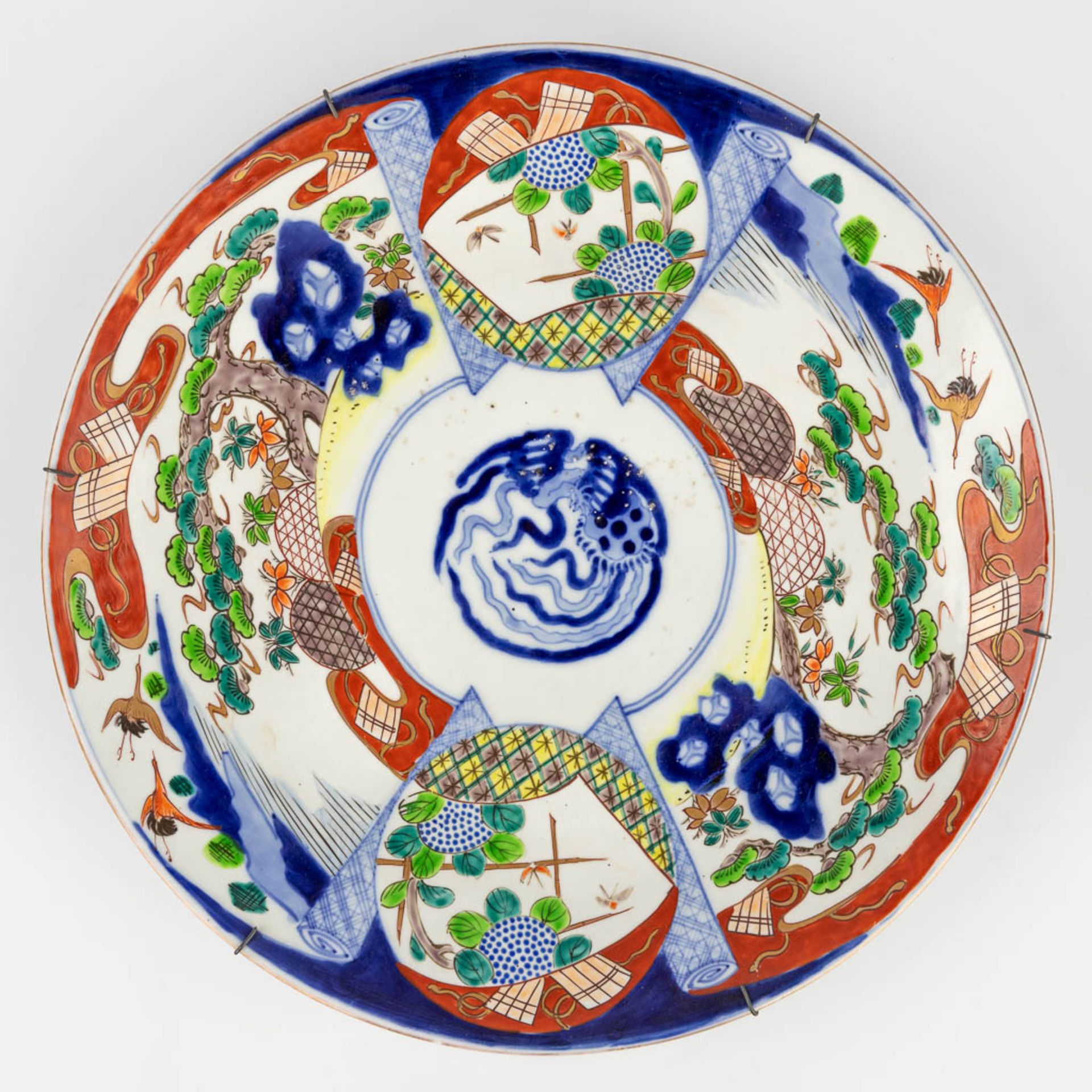 A collection of 9 plates of Chinese and Japanese origin with Imari decor. (D:45 cm) - Bild 3 aus 23