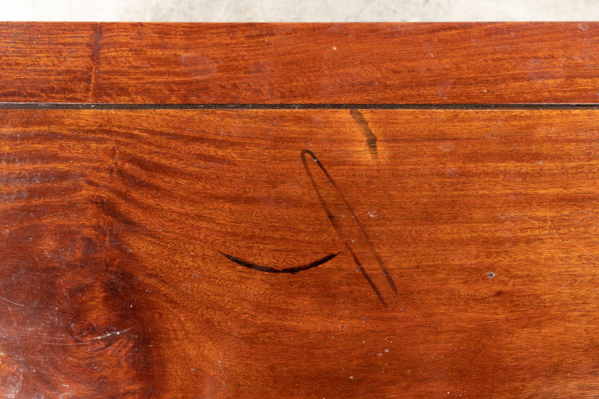 A Chinese coffee table made of hardwood. (L:46 x W:153 x H:41 cm) - Image 8 of 10