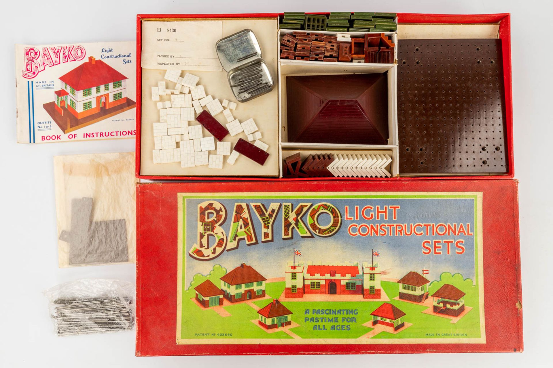 Meccano, Bayco and Assemblo, a collection 4 boxes of mid-century toys. Circa 1960. (L:30 x W:39 x H - Image 7 of 15
