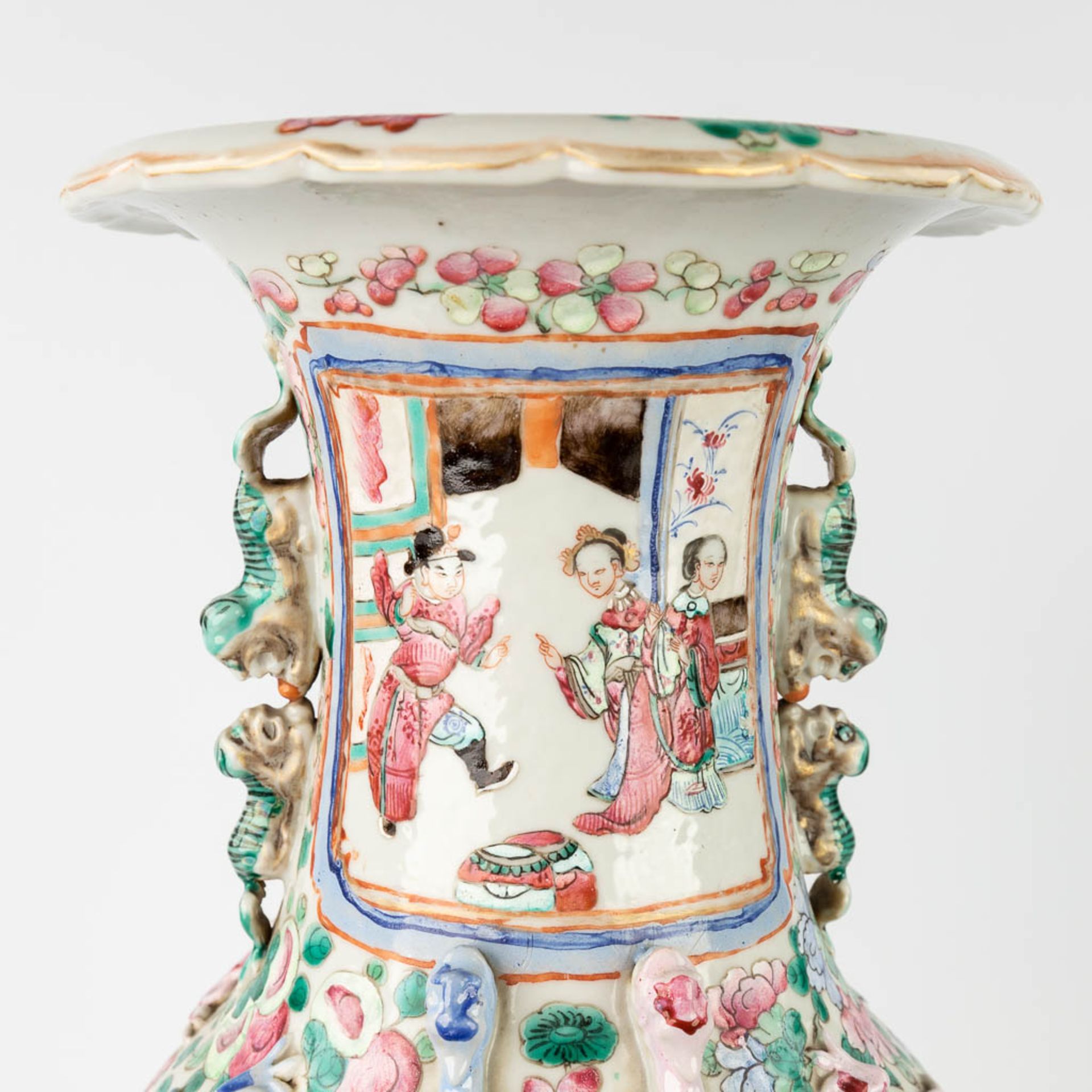 A collection of 2 Chinese vases, Famille rose. 19th/20th C. (H:65 cm) - Image 11 of 21