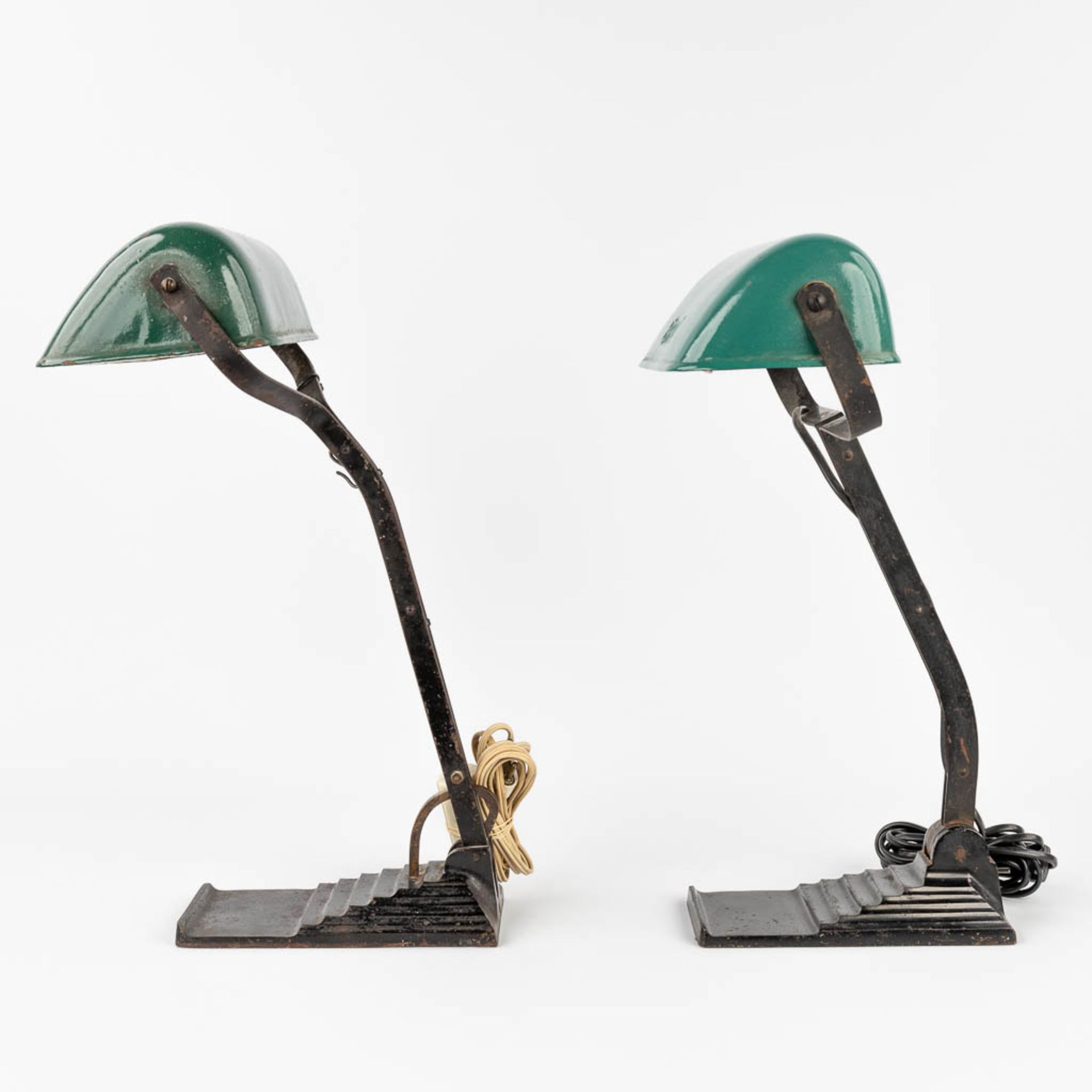 Erpe, a collection of 2 table lamps with green enamelled metal shades. (H:44 cm) - Image 7 of 17